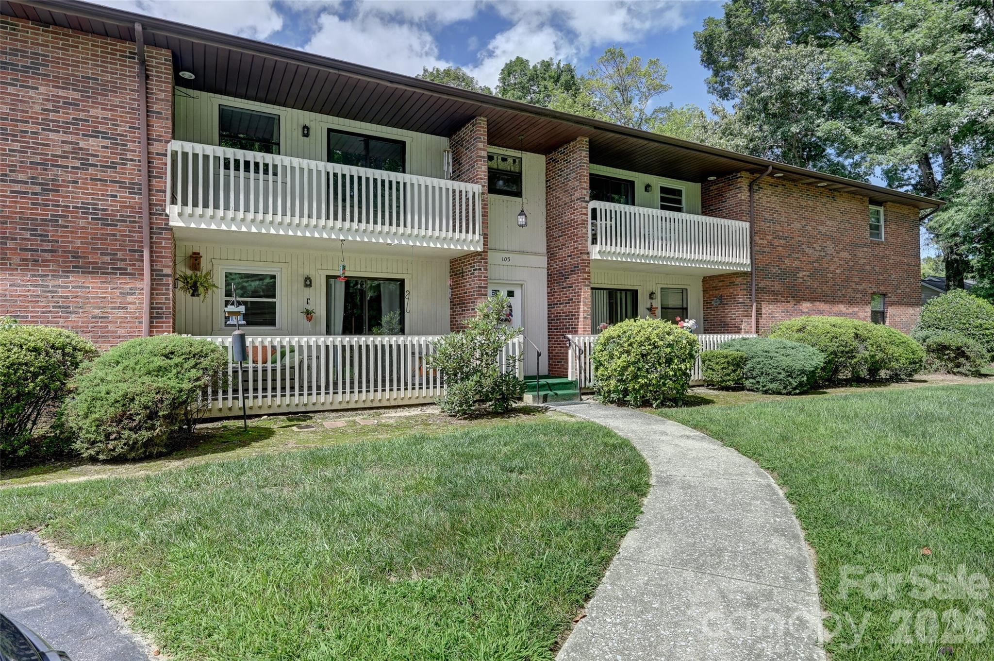 103 Oakwood Place #3 — Hendersonville