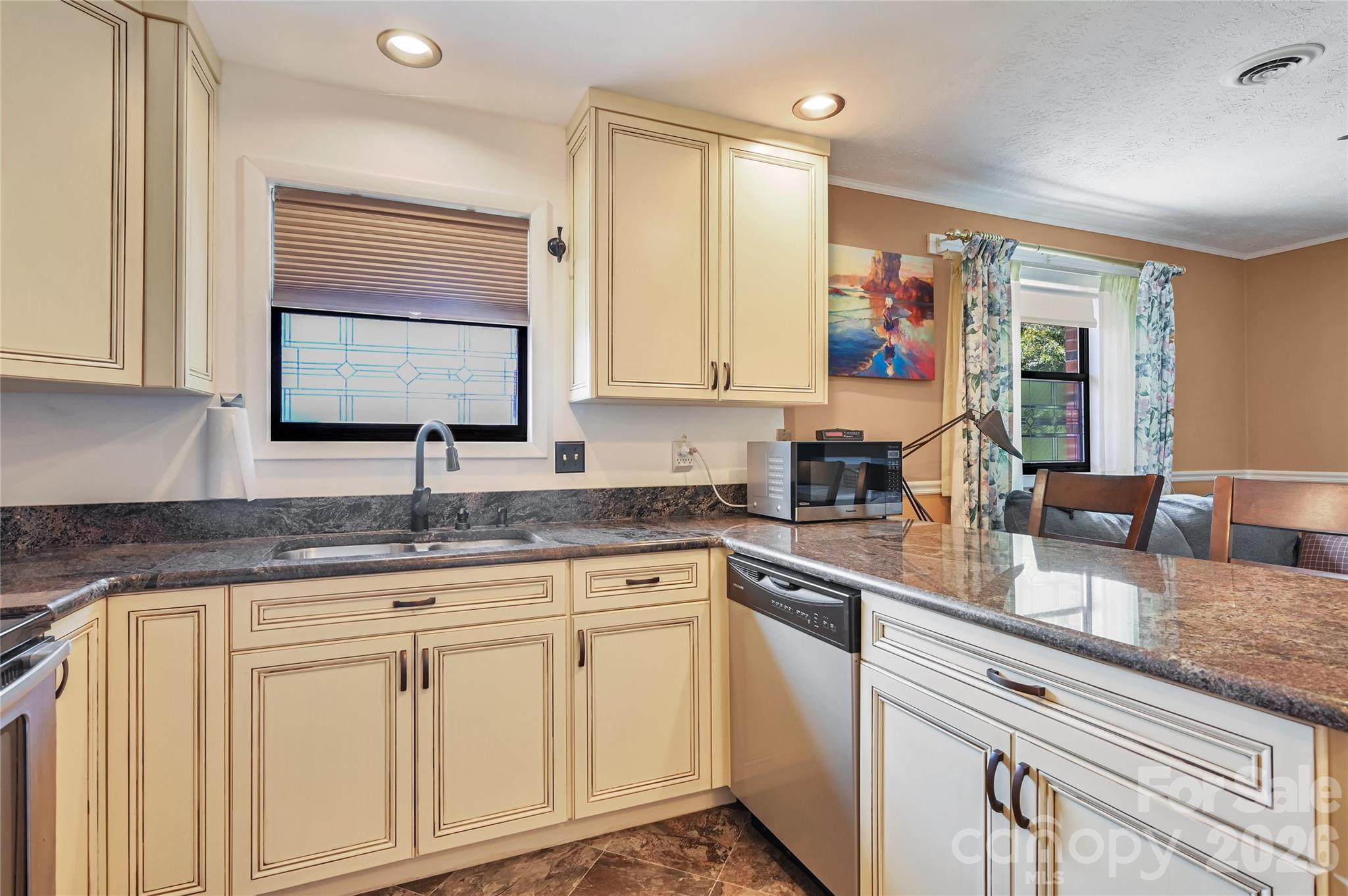 103 Oakwood Place #3 — Hendersonville
