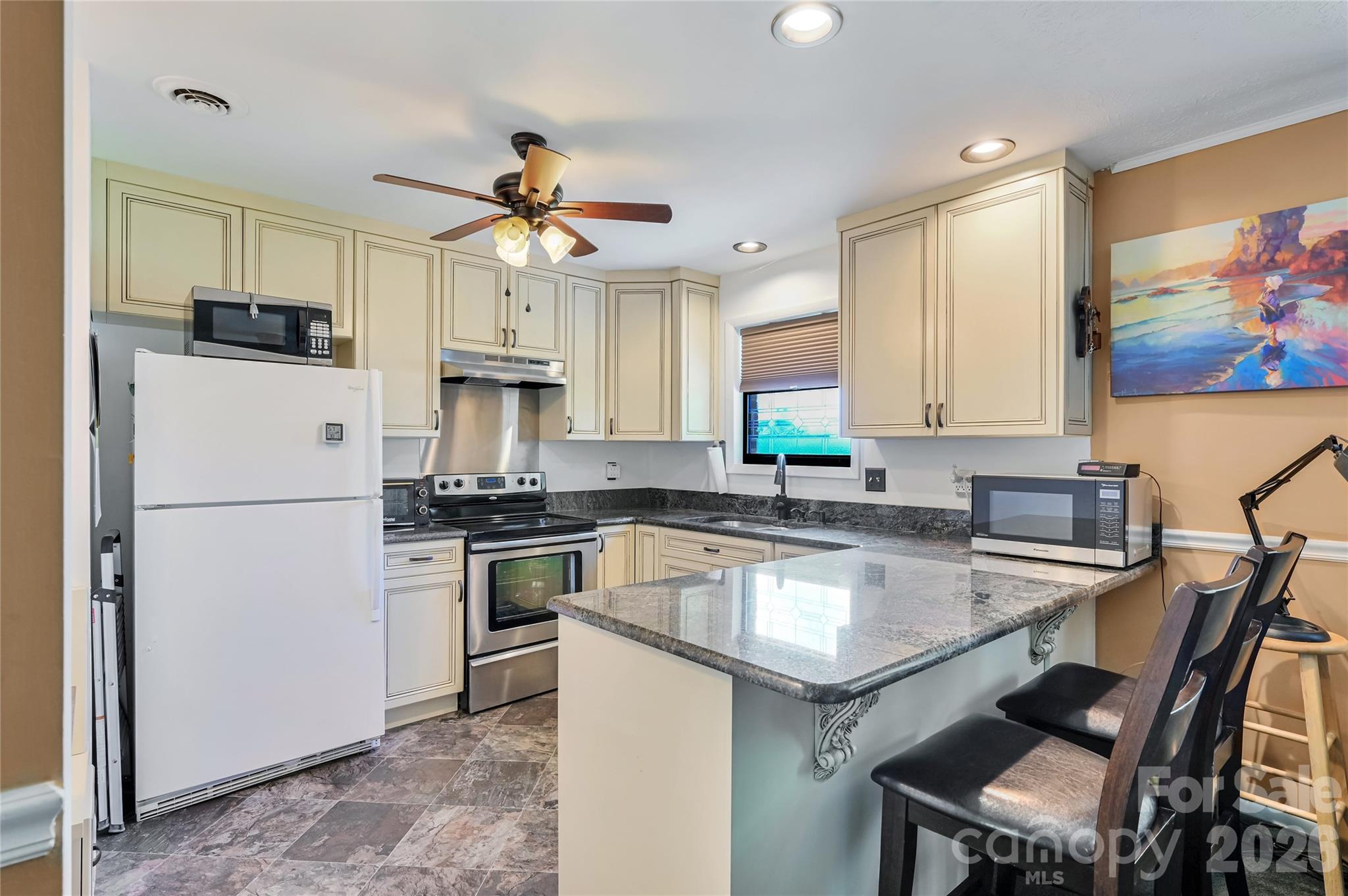 103 Oakwood Place #3 — Hendersonville
