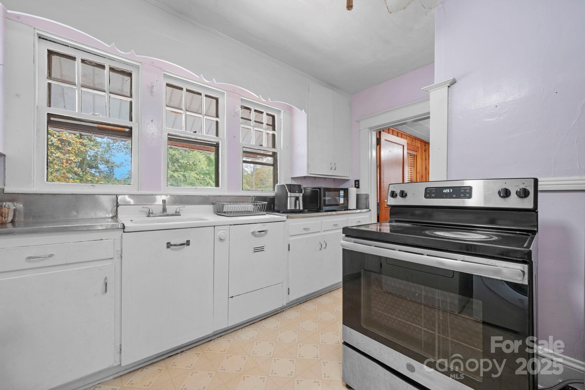 532 6th Avenue SW — Hickory