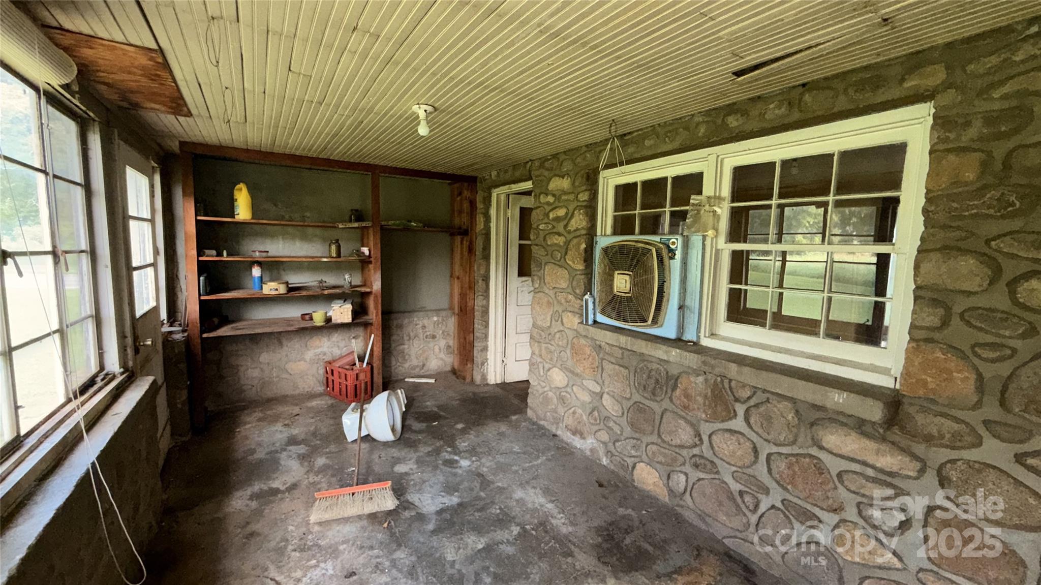 41 Upper Shut In Road — Hot Springs