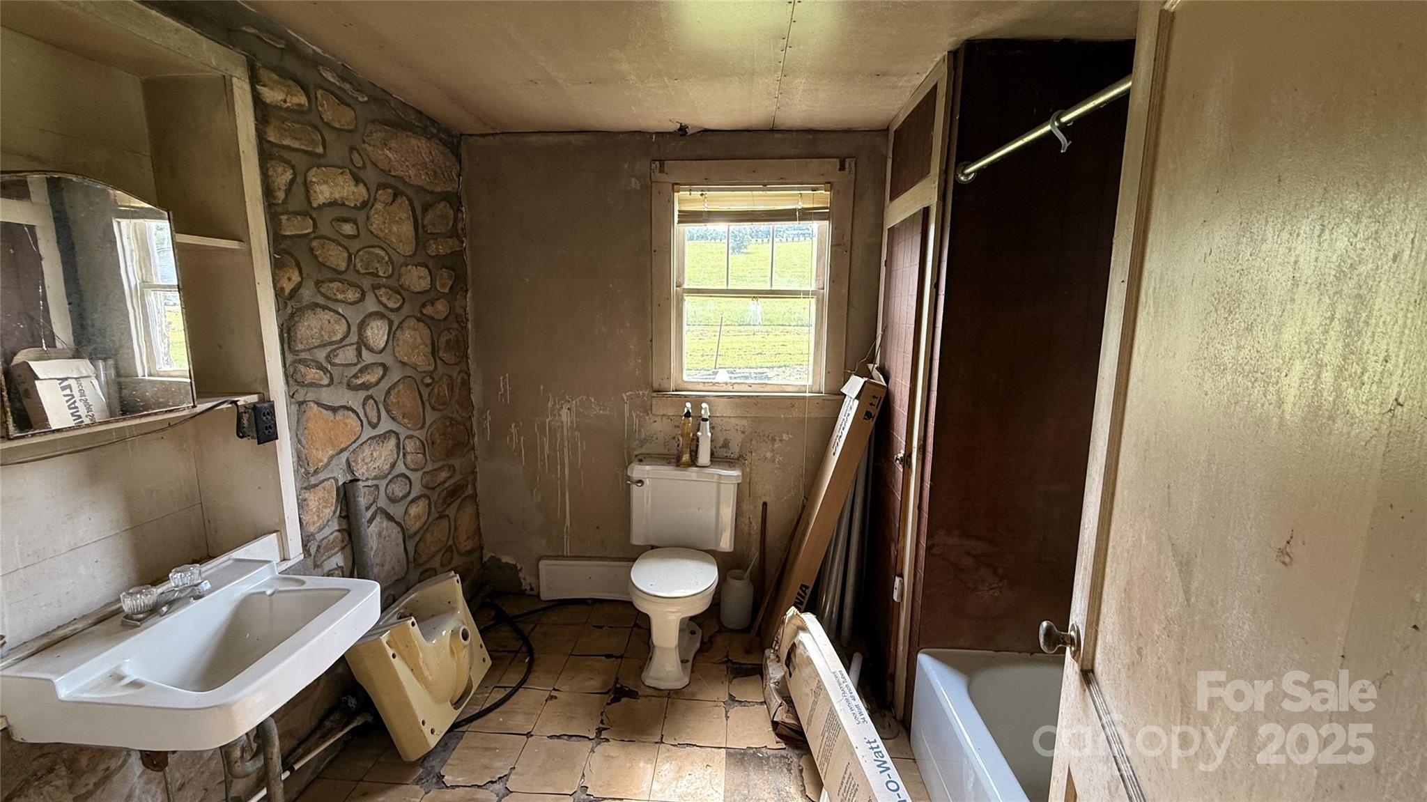 41 Upper Shut In Road — Hot Springs