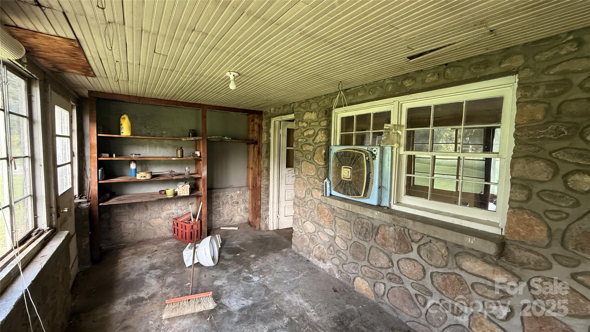 41 Upper Shut In Road — Hot Springs