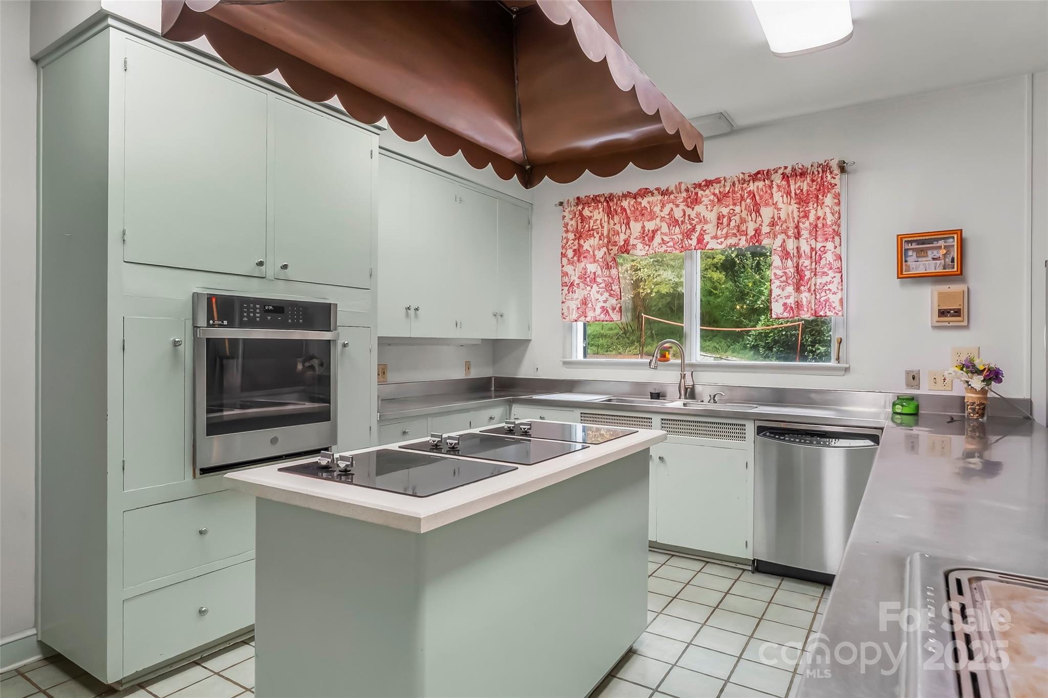 301 Louise Avenue NE — Valdese
