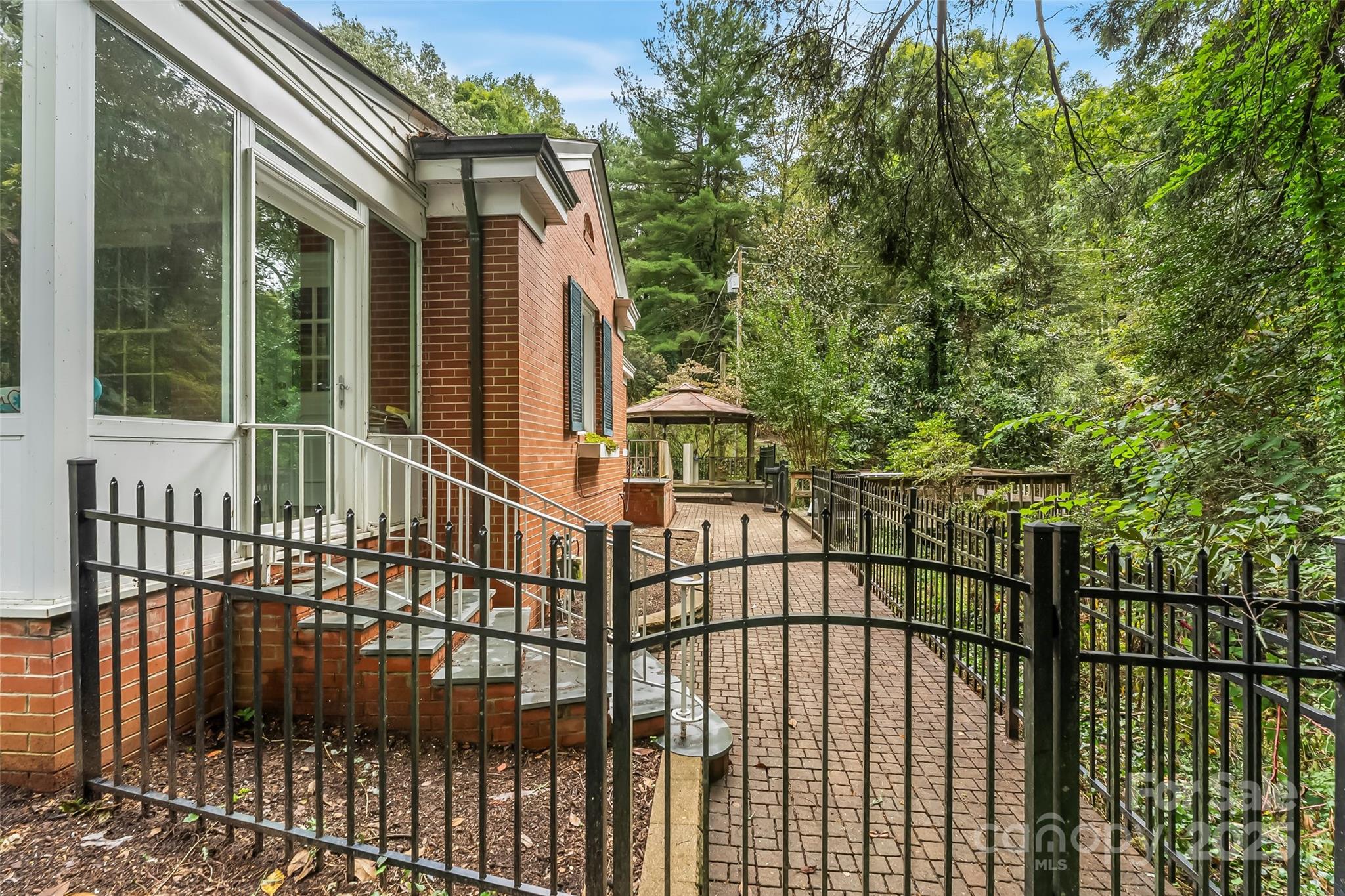 301 Louise Avenue NE — Valdese