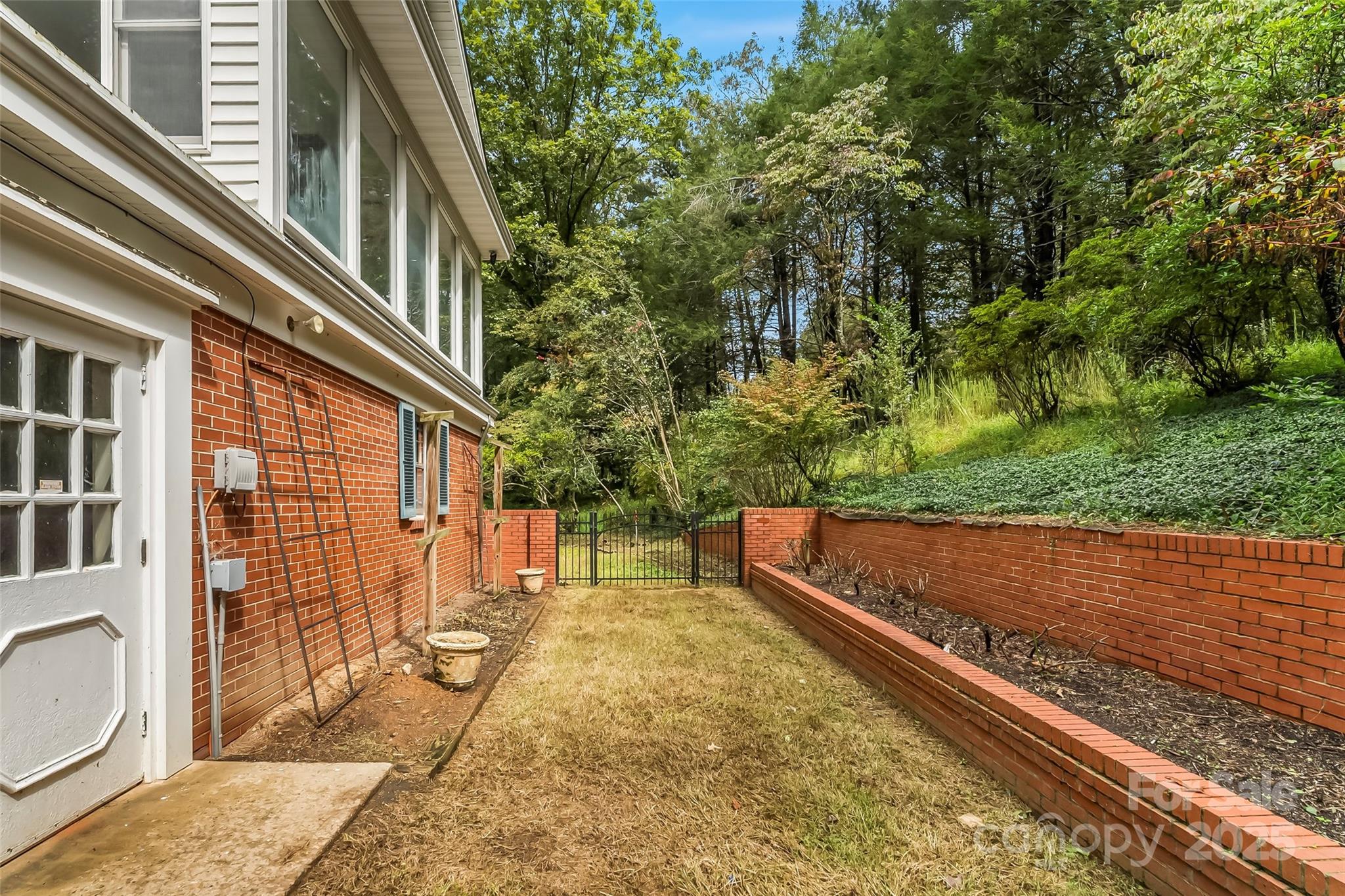 301 Louise Avenue NE — Valdese