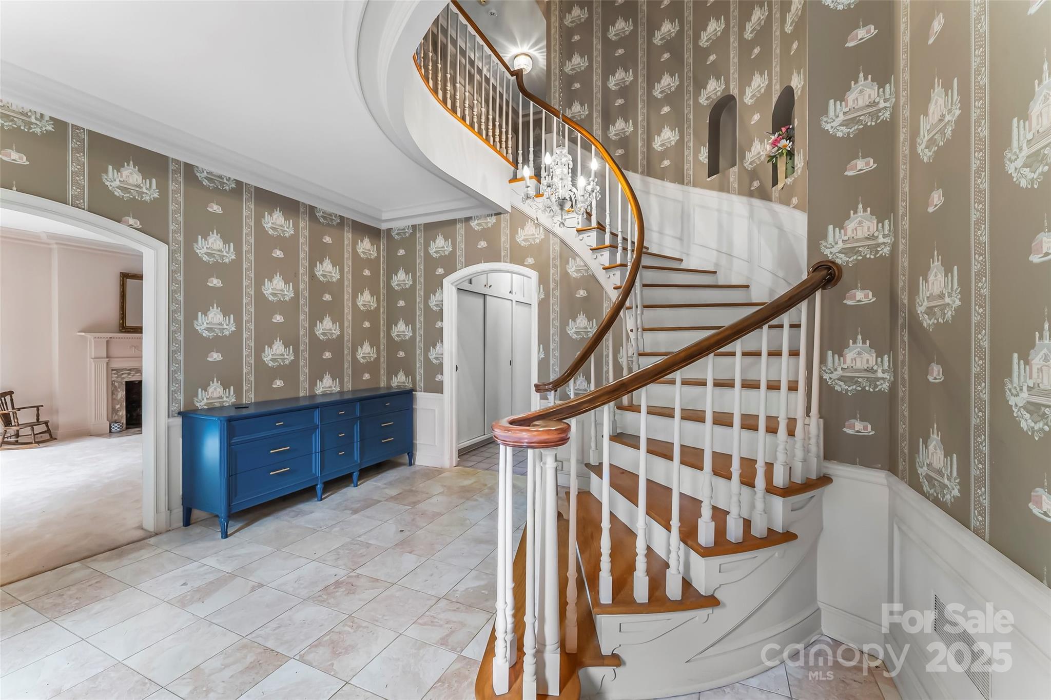 301 Louise Avenue NE — Valdese