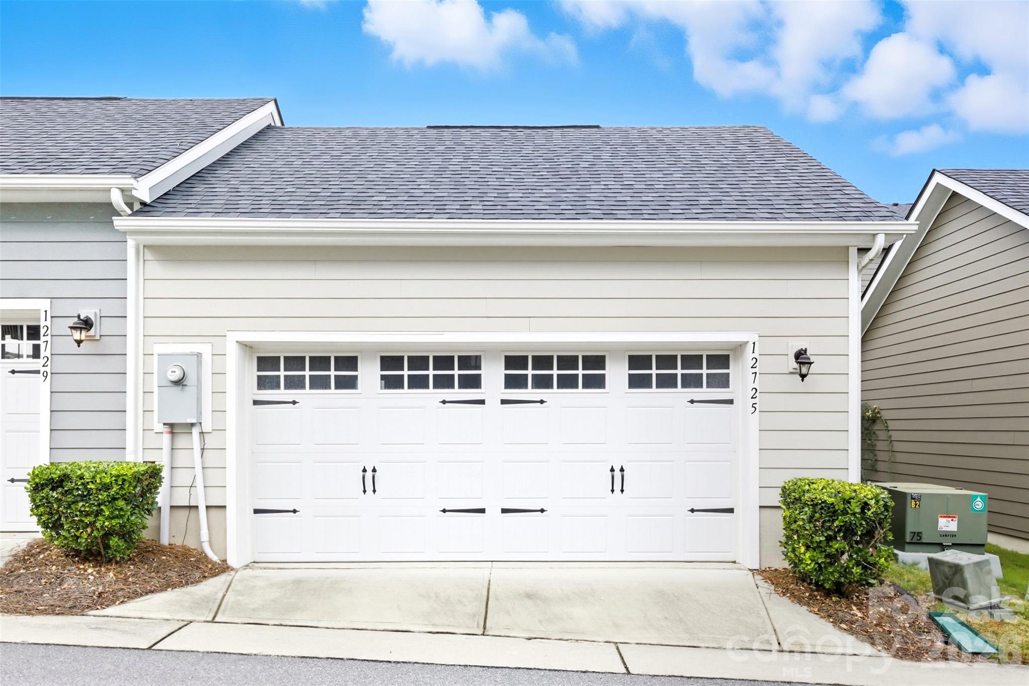 12725 Glowing Peak Road — Huntersville