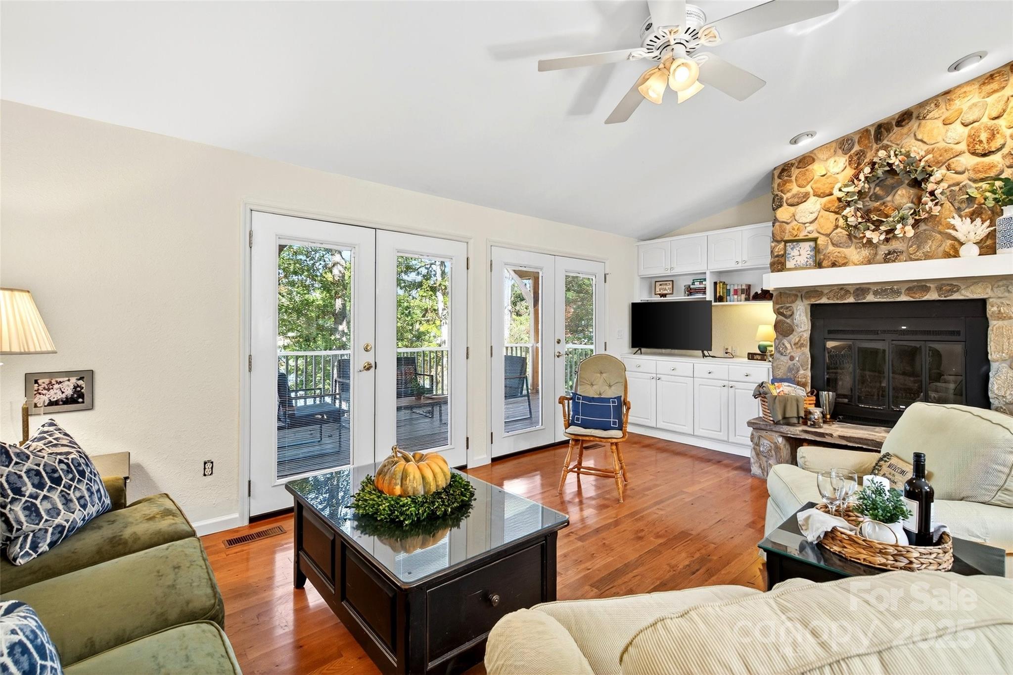 211 Rhododendron Avenue — Black Mountain