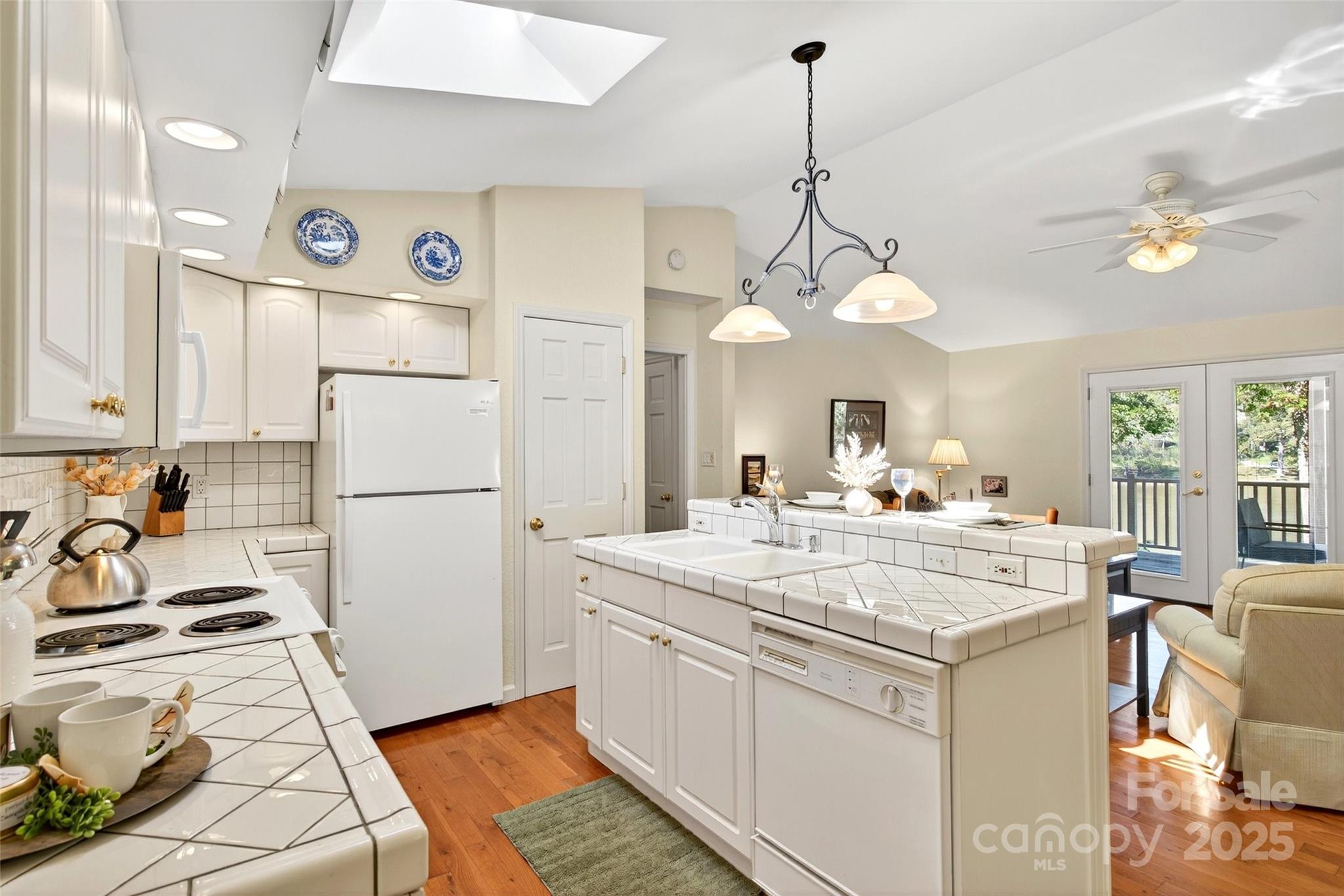 211 Rhododendron Avenue — Black Mountain