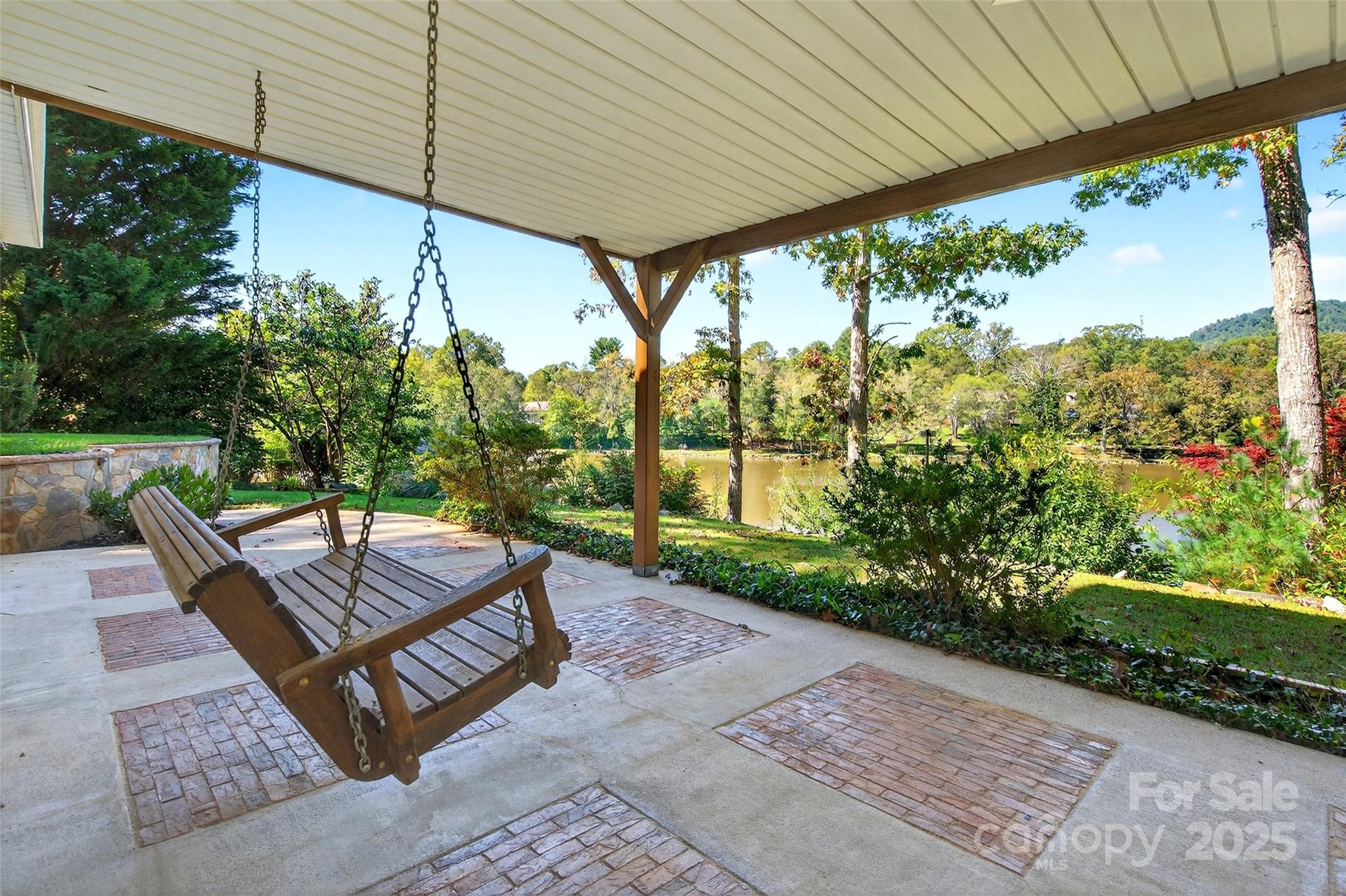211 Rhododendron Avenue — Black Mountain