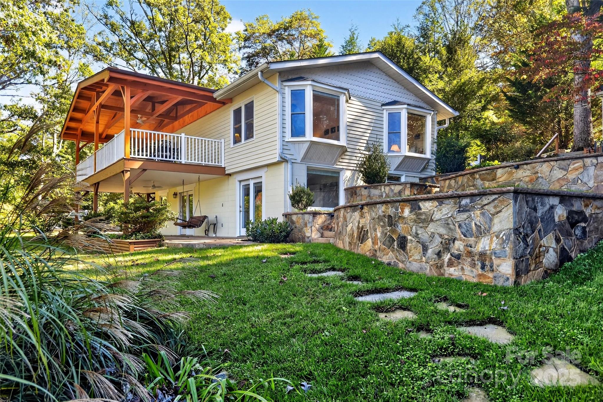 211 Rhododendron Avenue — Black Mountain