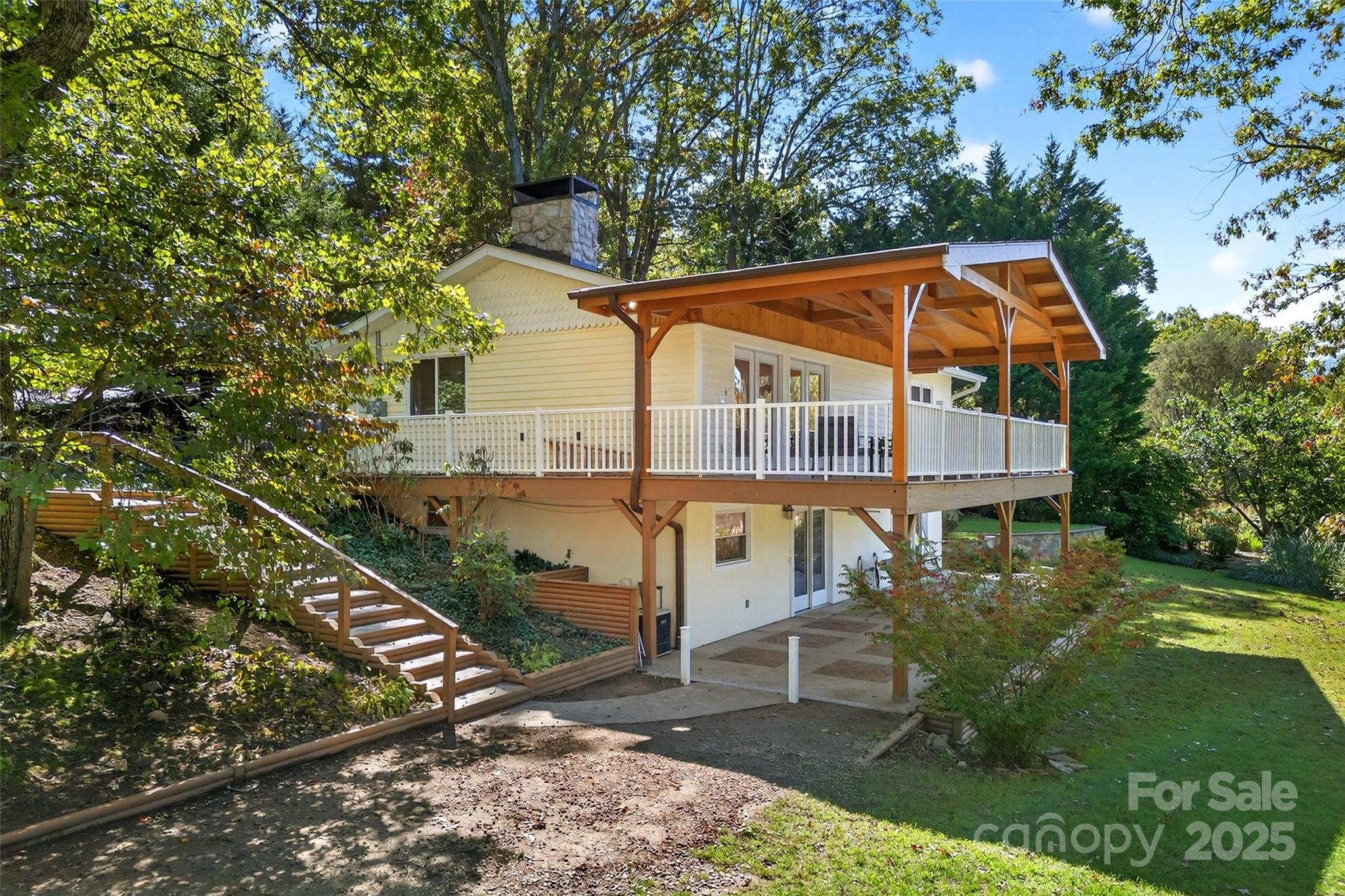 211 Rhododendron Avenue — Black Mountain