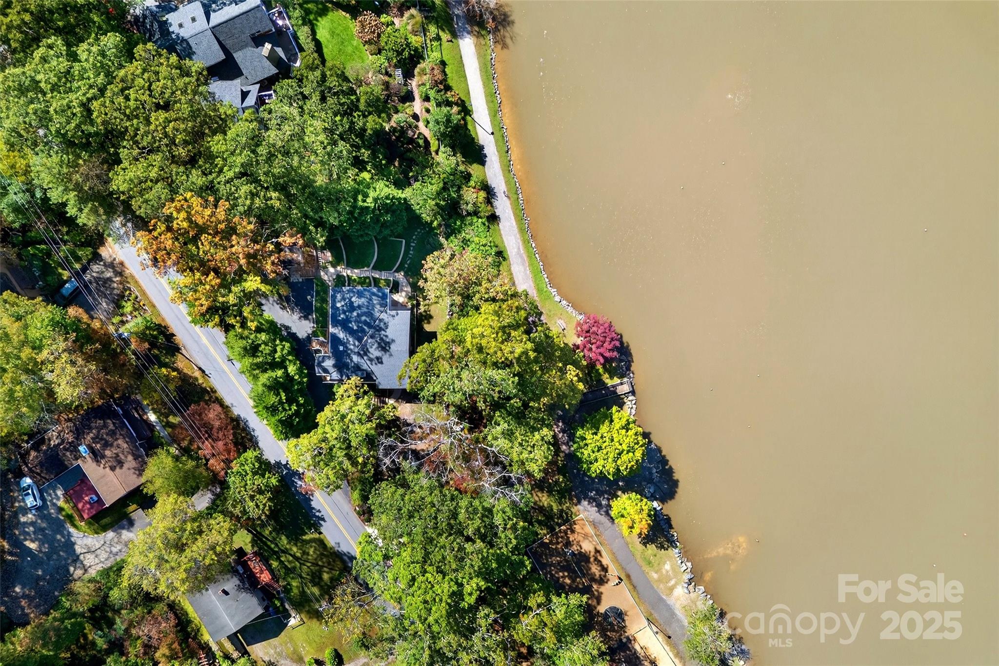 211 Rhododendron Avenue — Black Mountain
