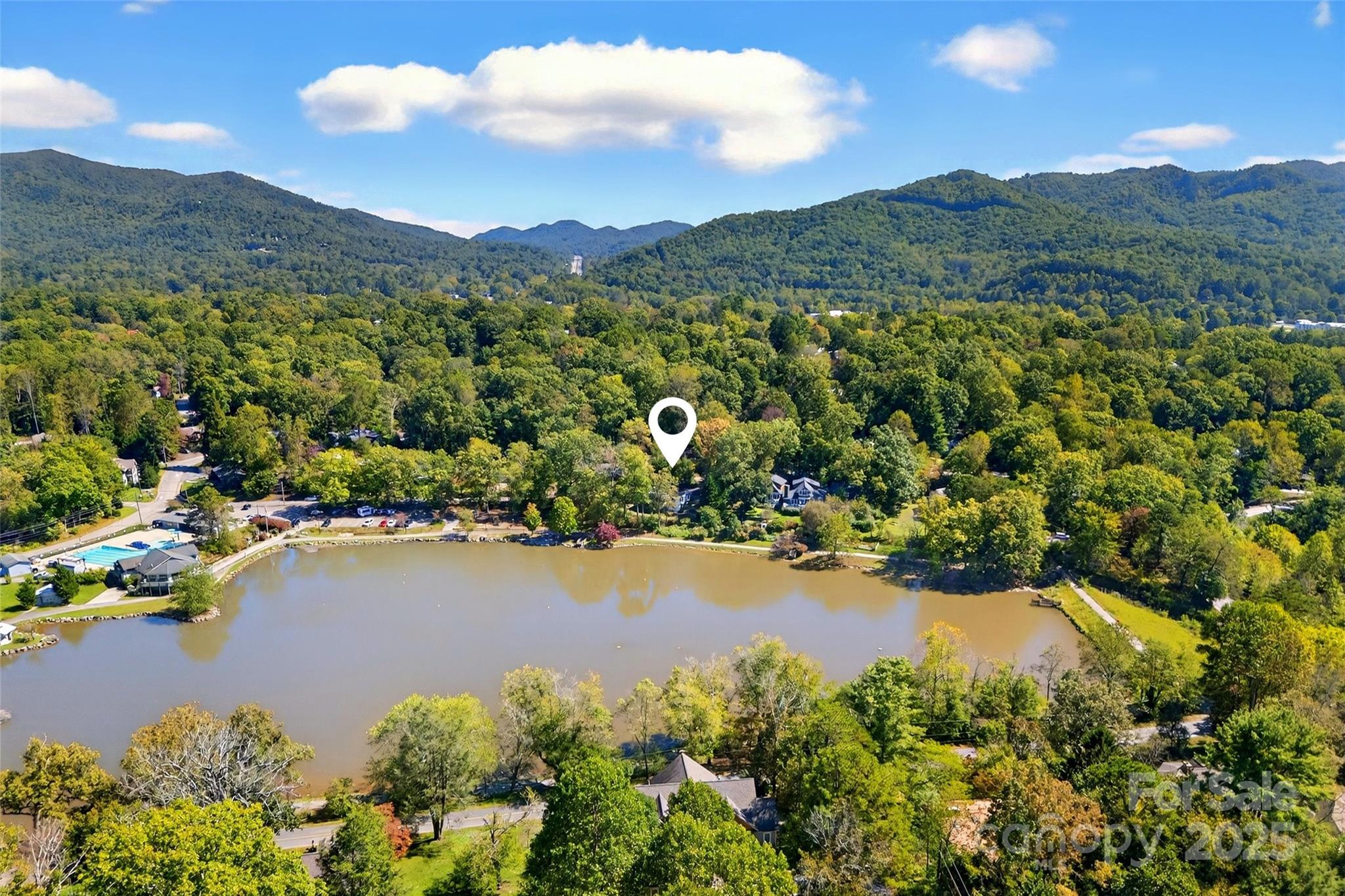 211 Rhododendron Avenue — Black Mountain