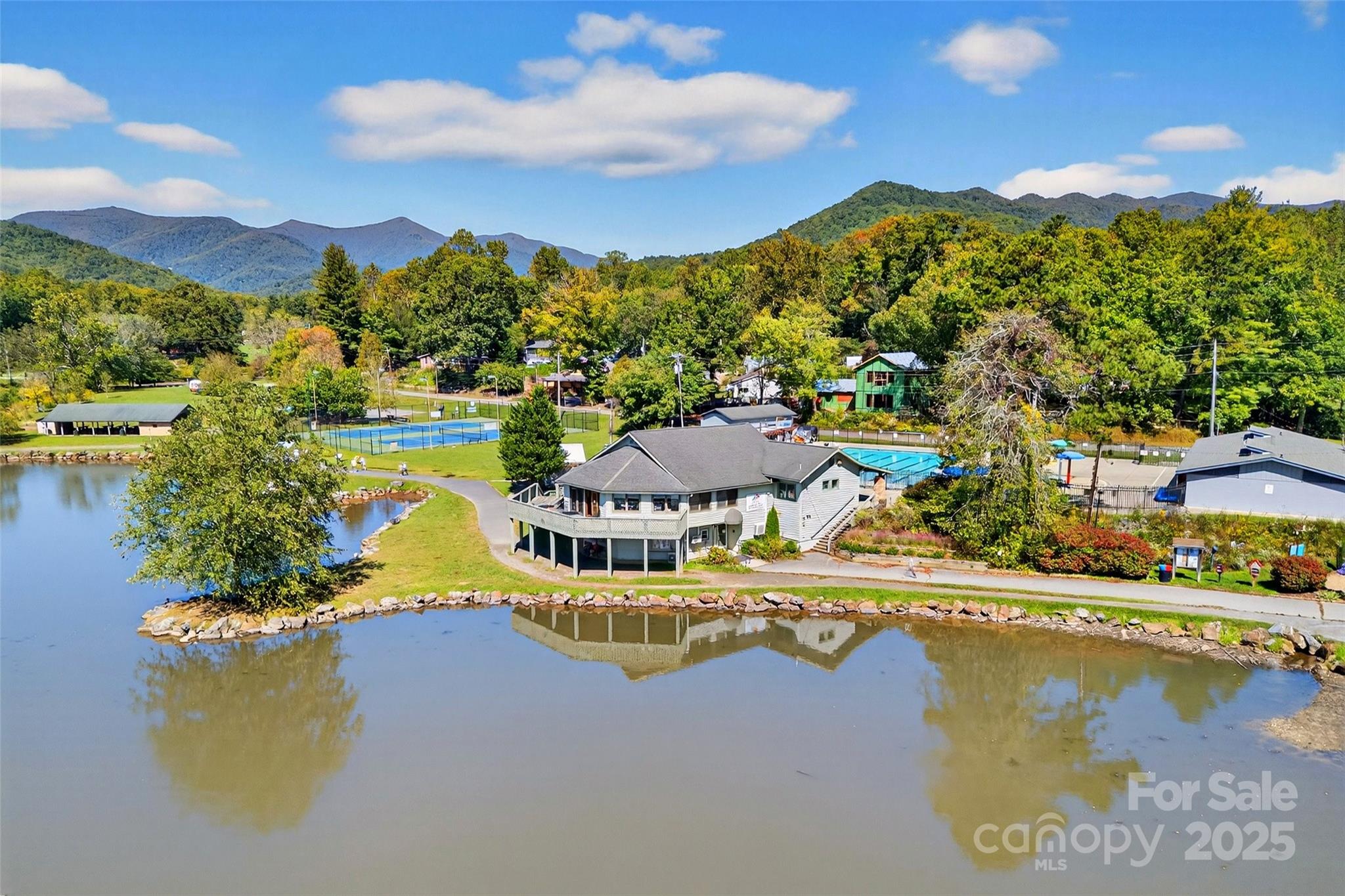 211 Rhododendron Avenue — Black Mountain