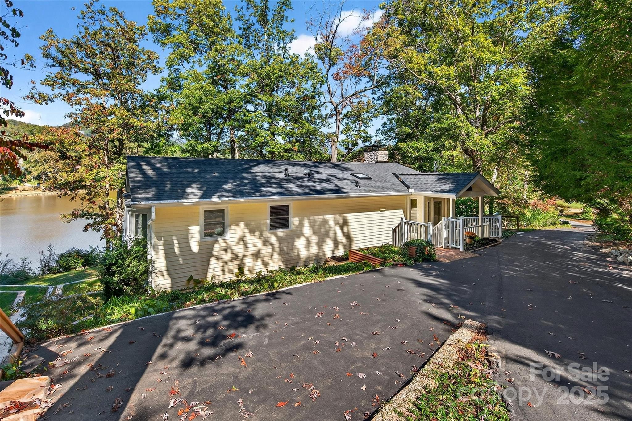 211 Rhododendron Avenue — Black Mountain