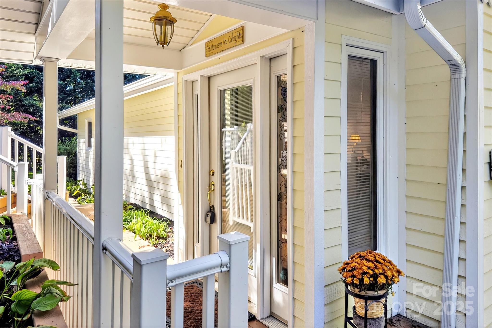 211 Rhododendron Avenue — Black Mountain