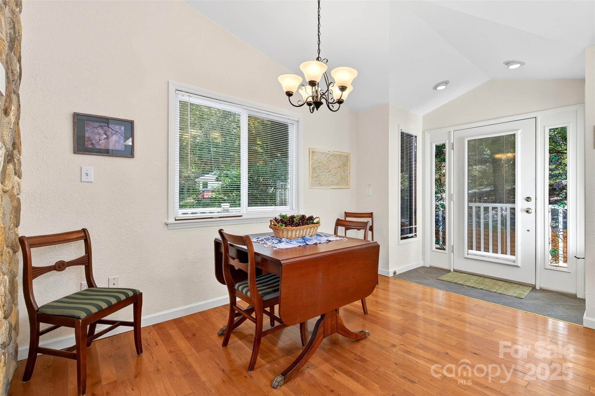 211 Rhododendron Avenue — Black Mountain