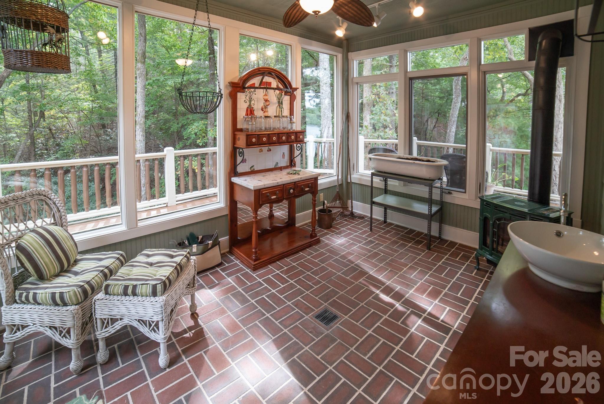 1513 Brentwood Place — Morganton