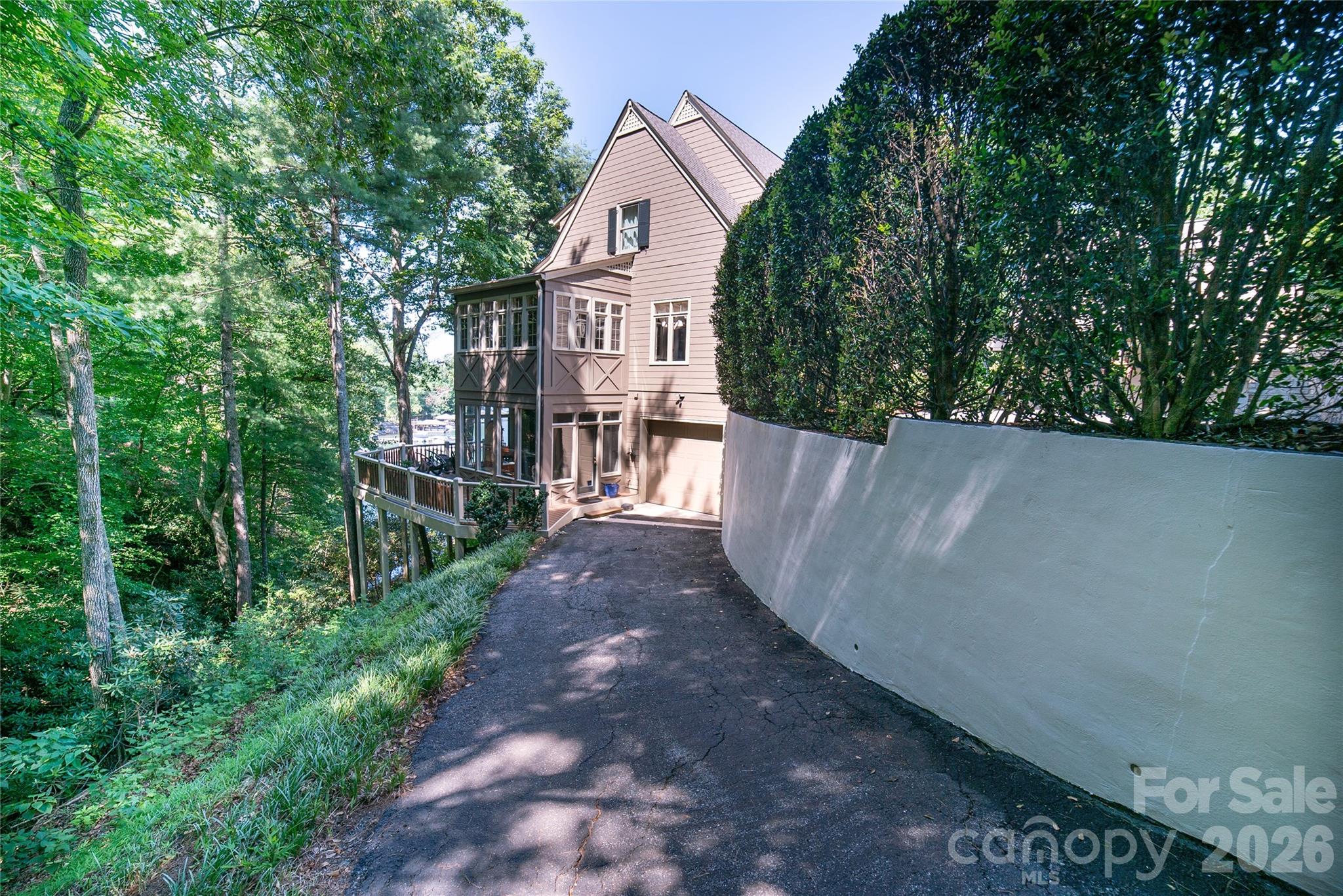 1513 Brentwood Place — Morganton