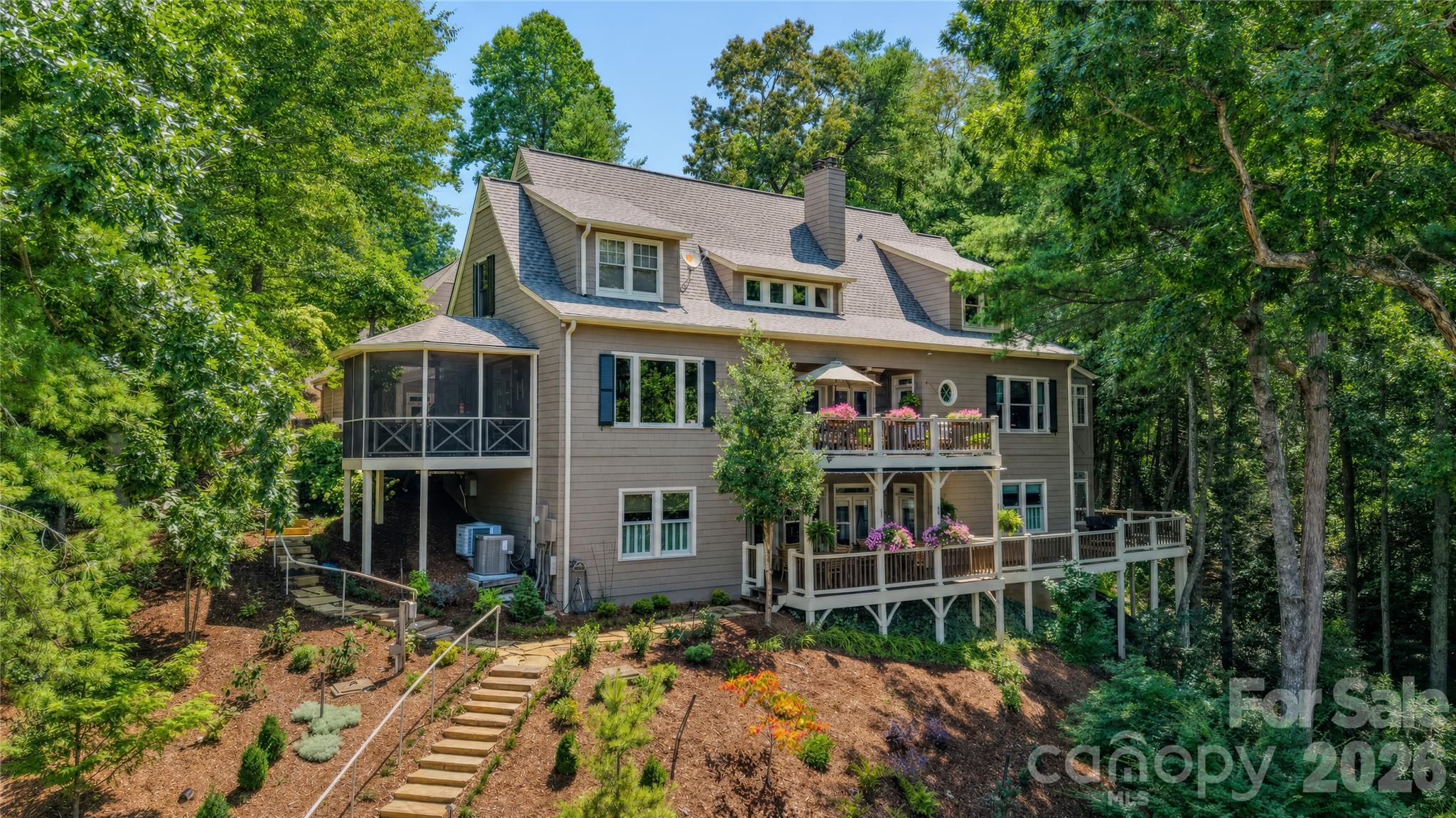 1513 Brentwood Place — Morganton