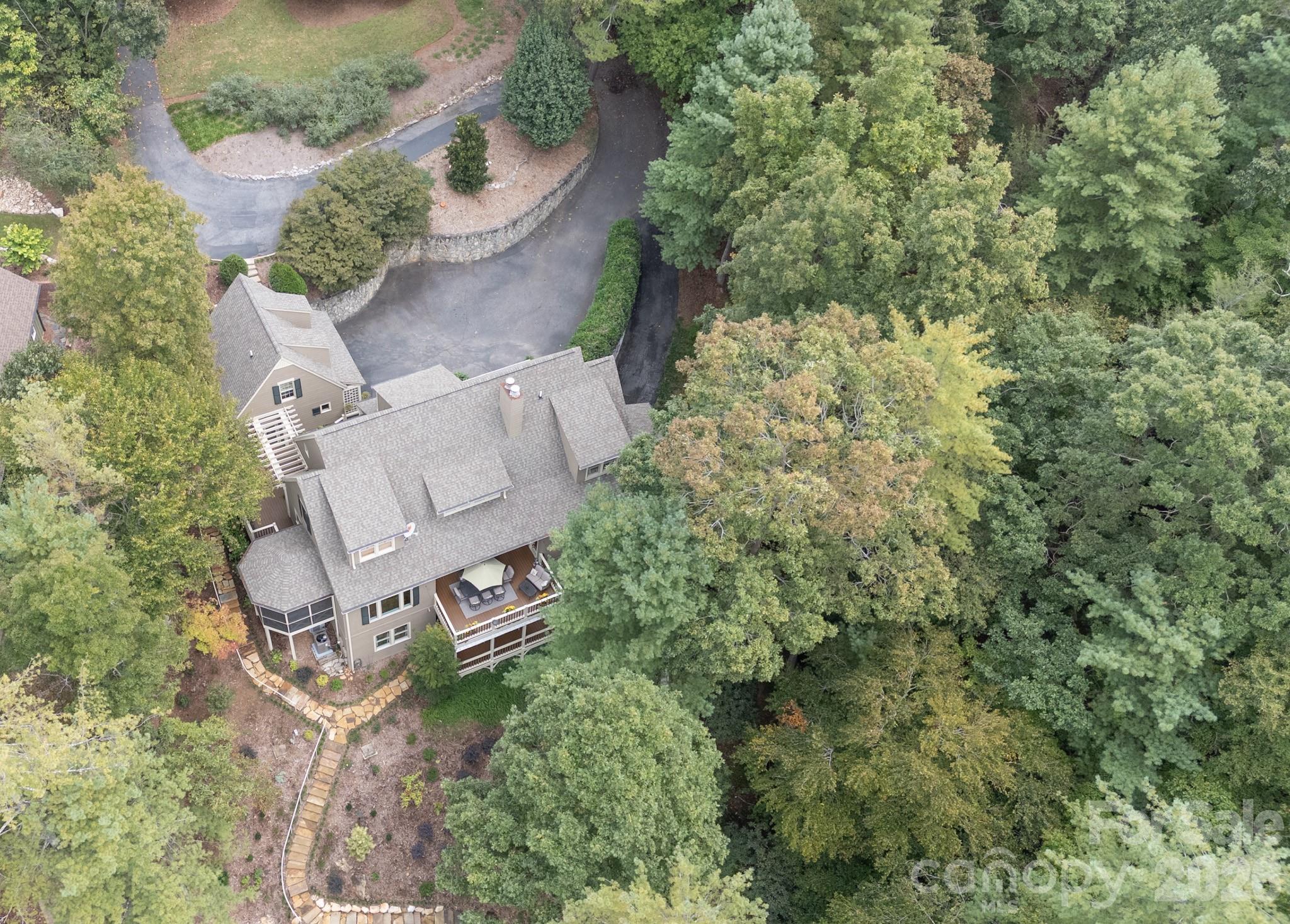 1513 Brentwood Place — Morganton