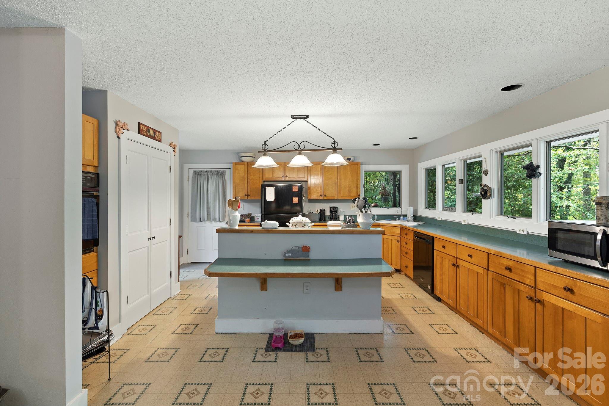428 Lakeland Drive — Pisgah Forest