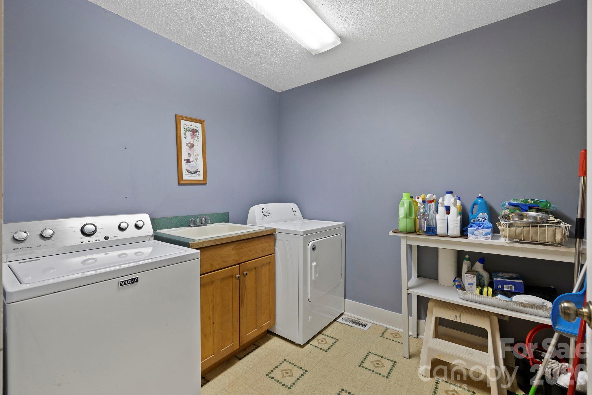 428 Lakeland Drive — Pisgah Forest