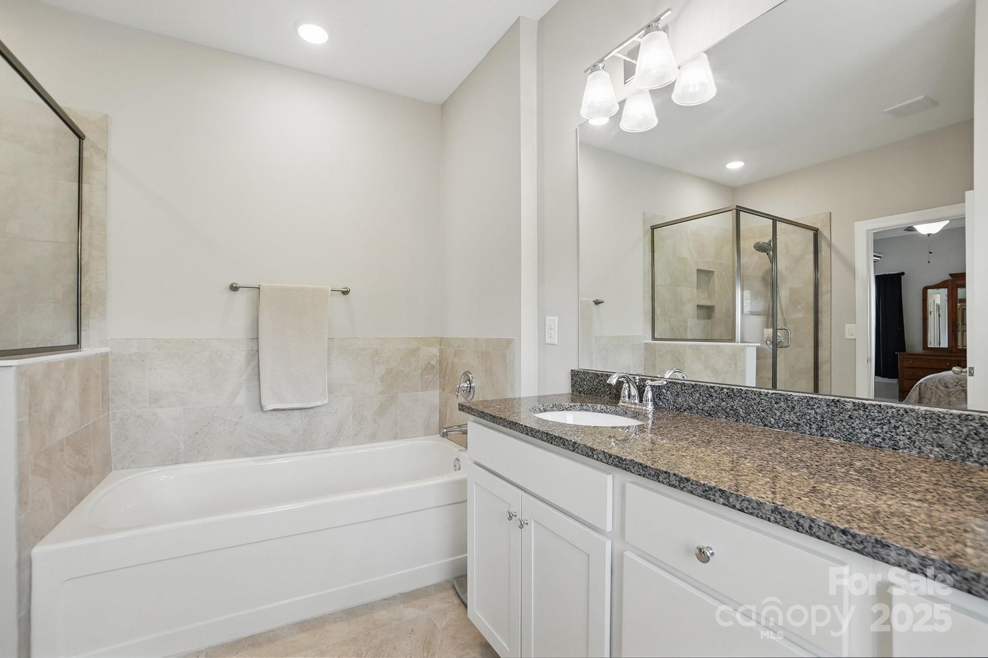 3013 Isle Lane — Monroe