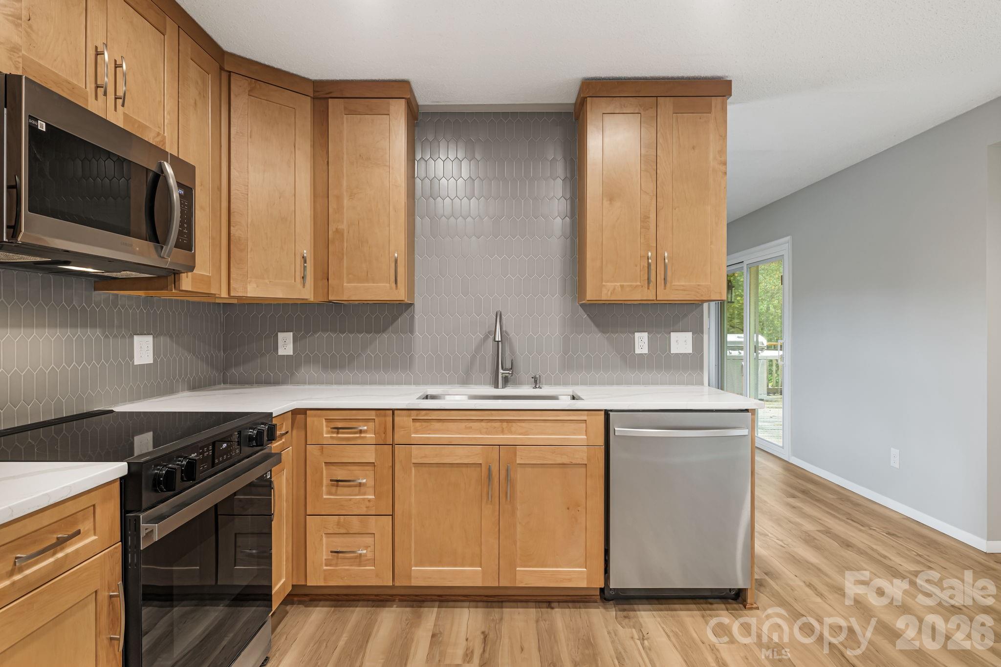 1007 Dula Road — Spruce Pine