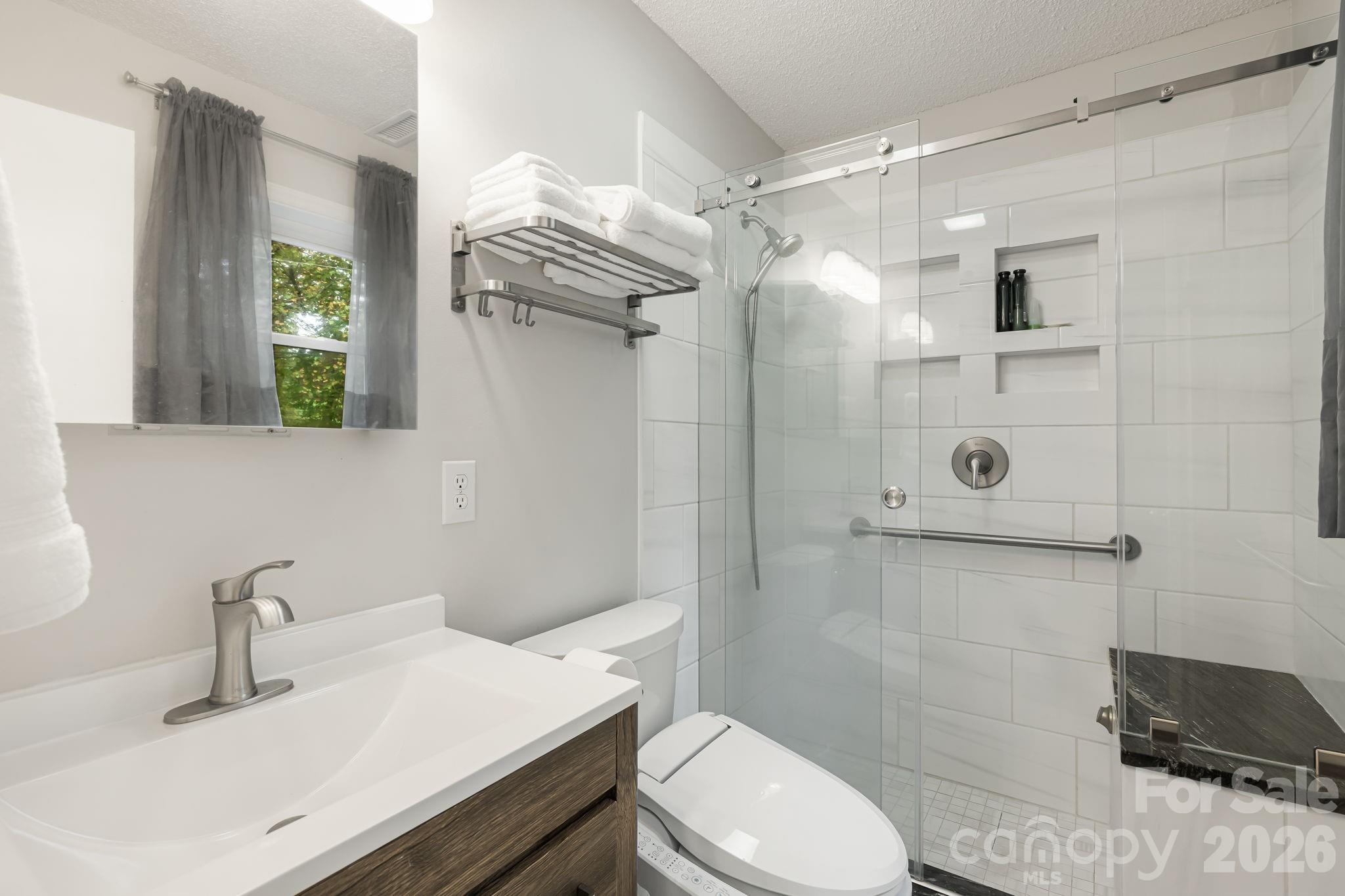 1007 Dula Road — Spruce Pine