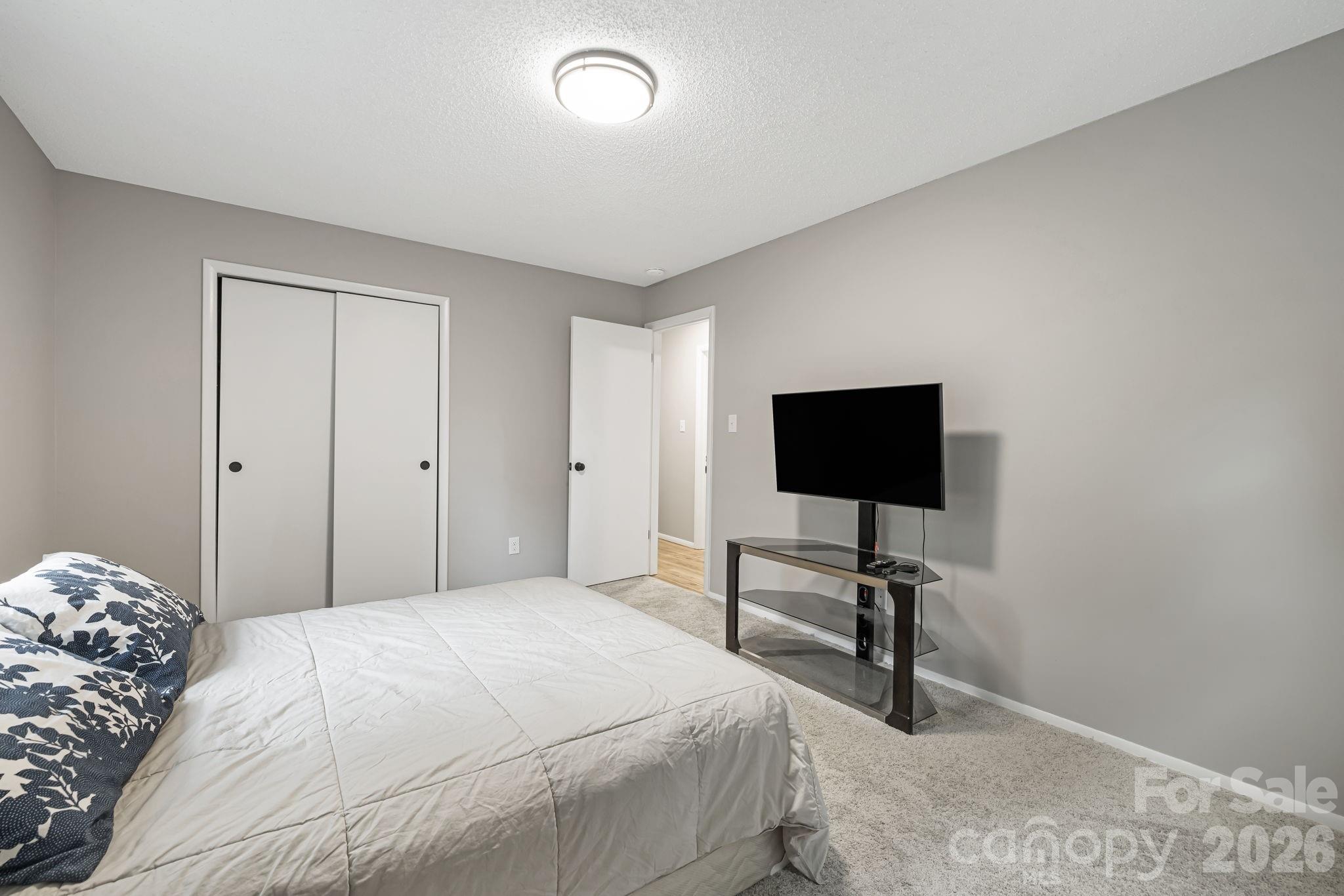 1007 Dula Road — Spruce Pine