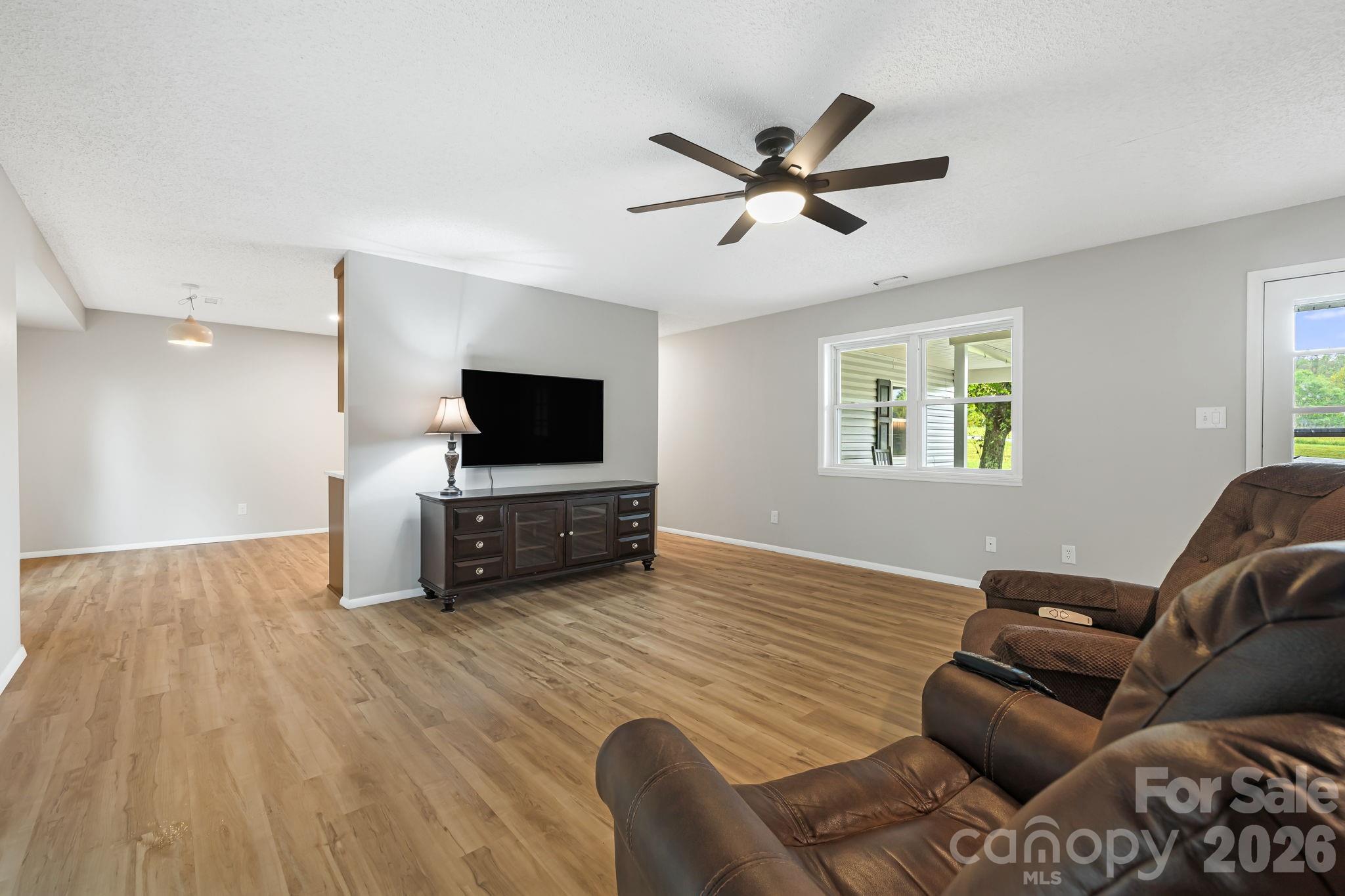 1007 Dula Road — Spruce Pine