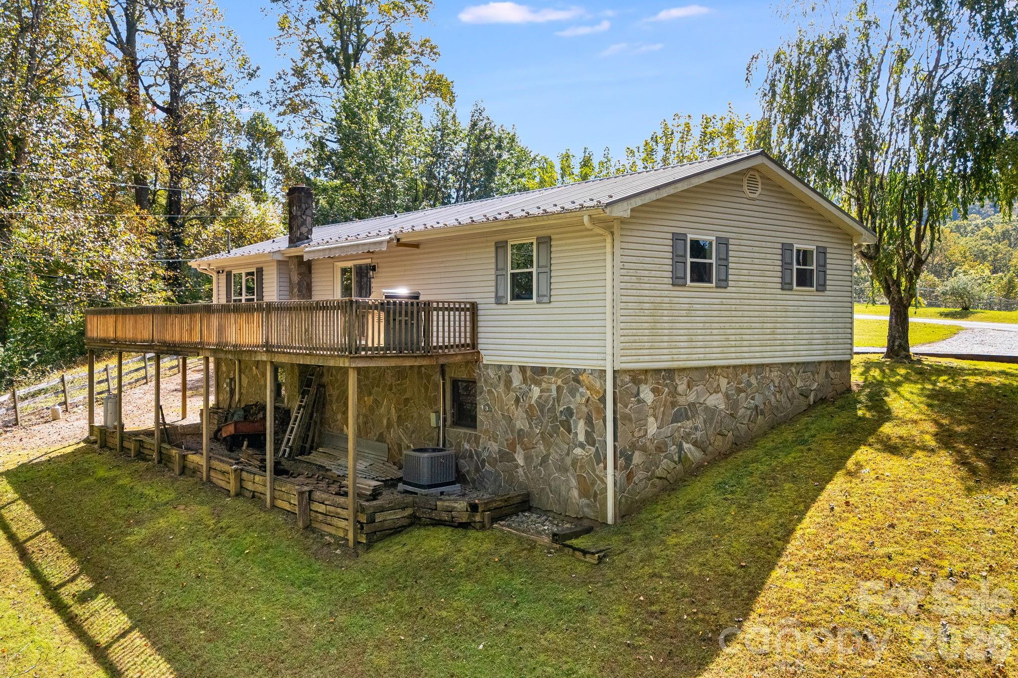 1007 Dula Road — Spruce Pine