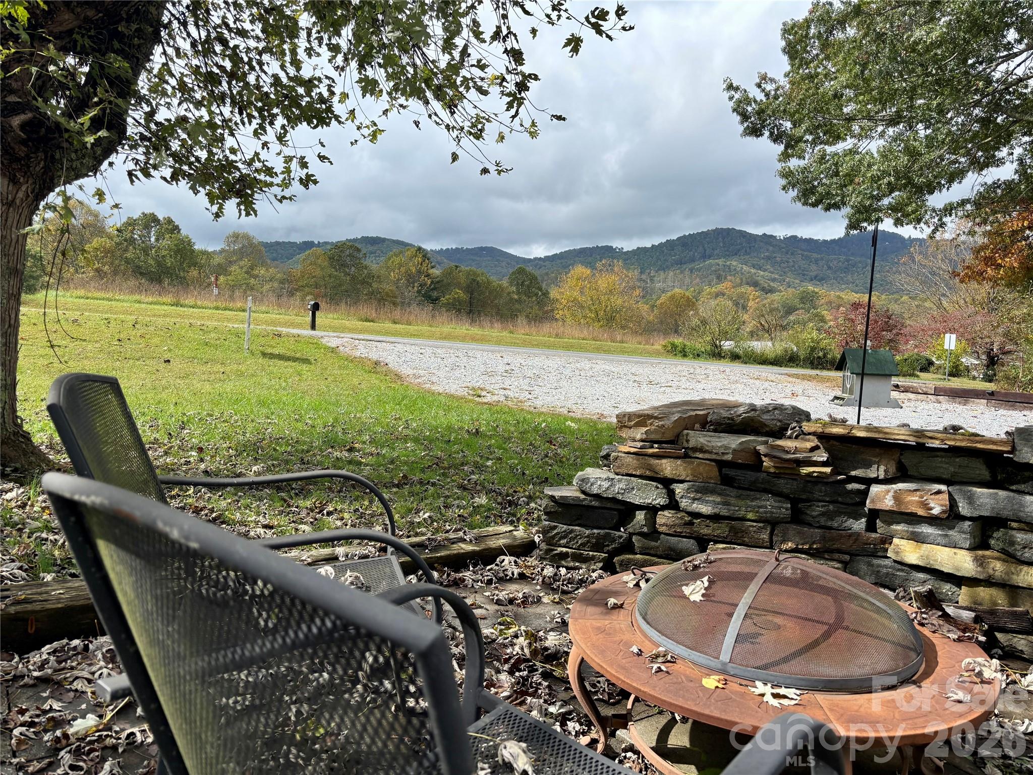 1007 Dula Road — Spruce Pine