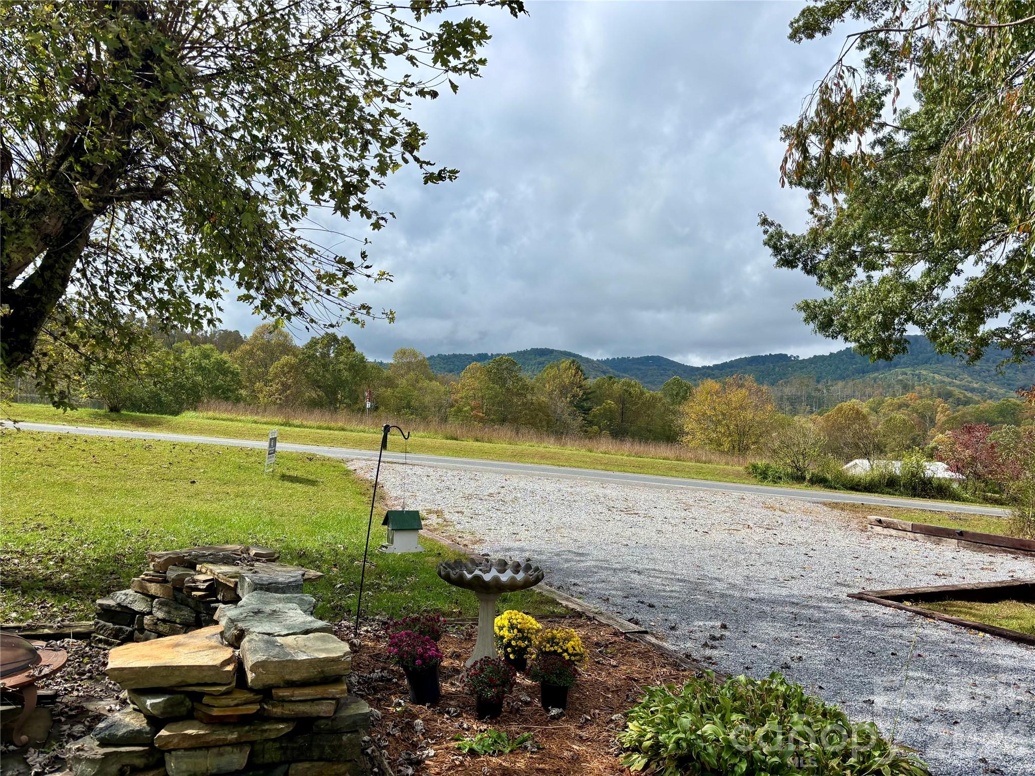 1007 Dula Road — Spruce Pine