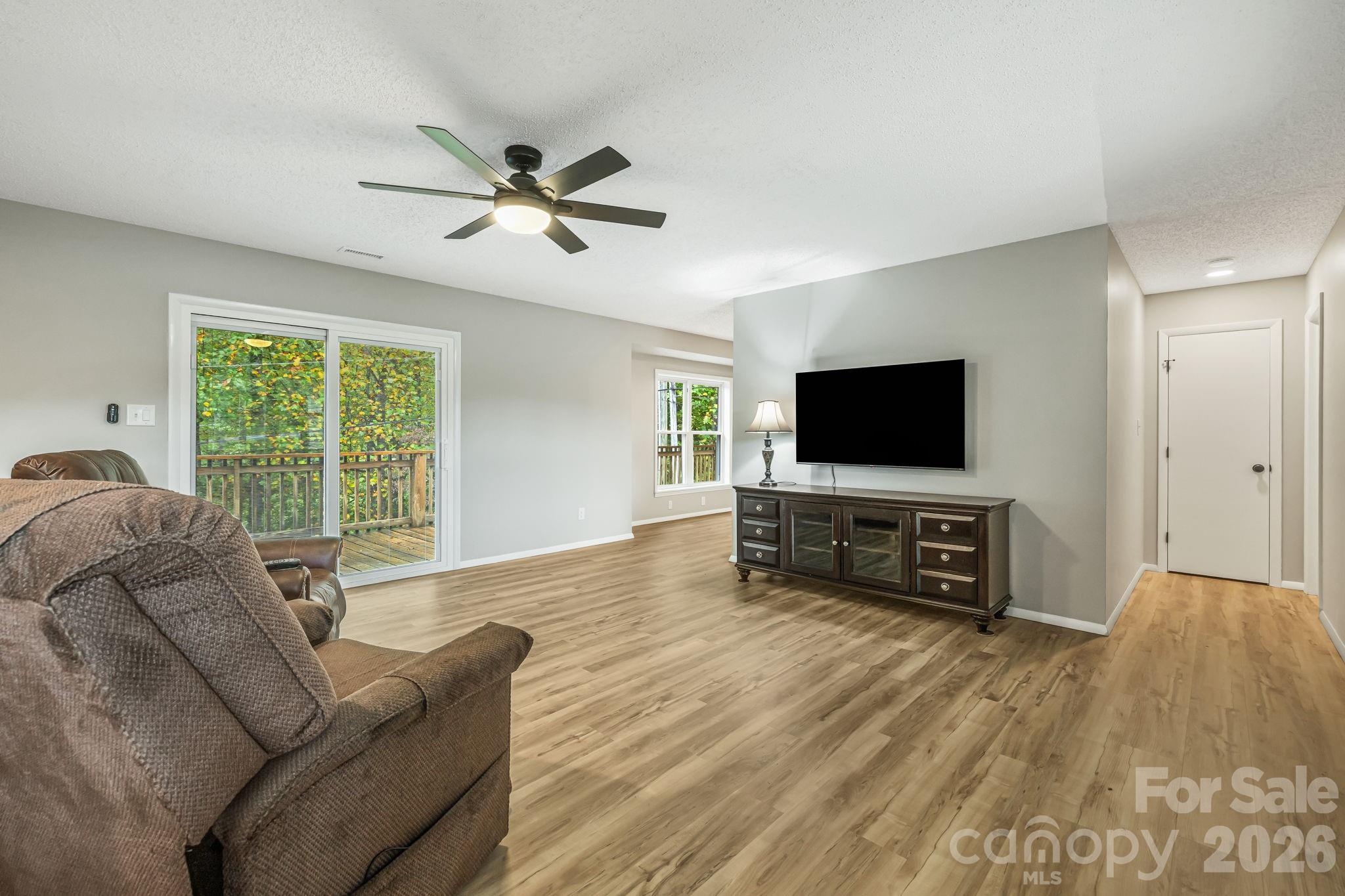 1007 Dula Road — Spruce Pine