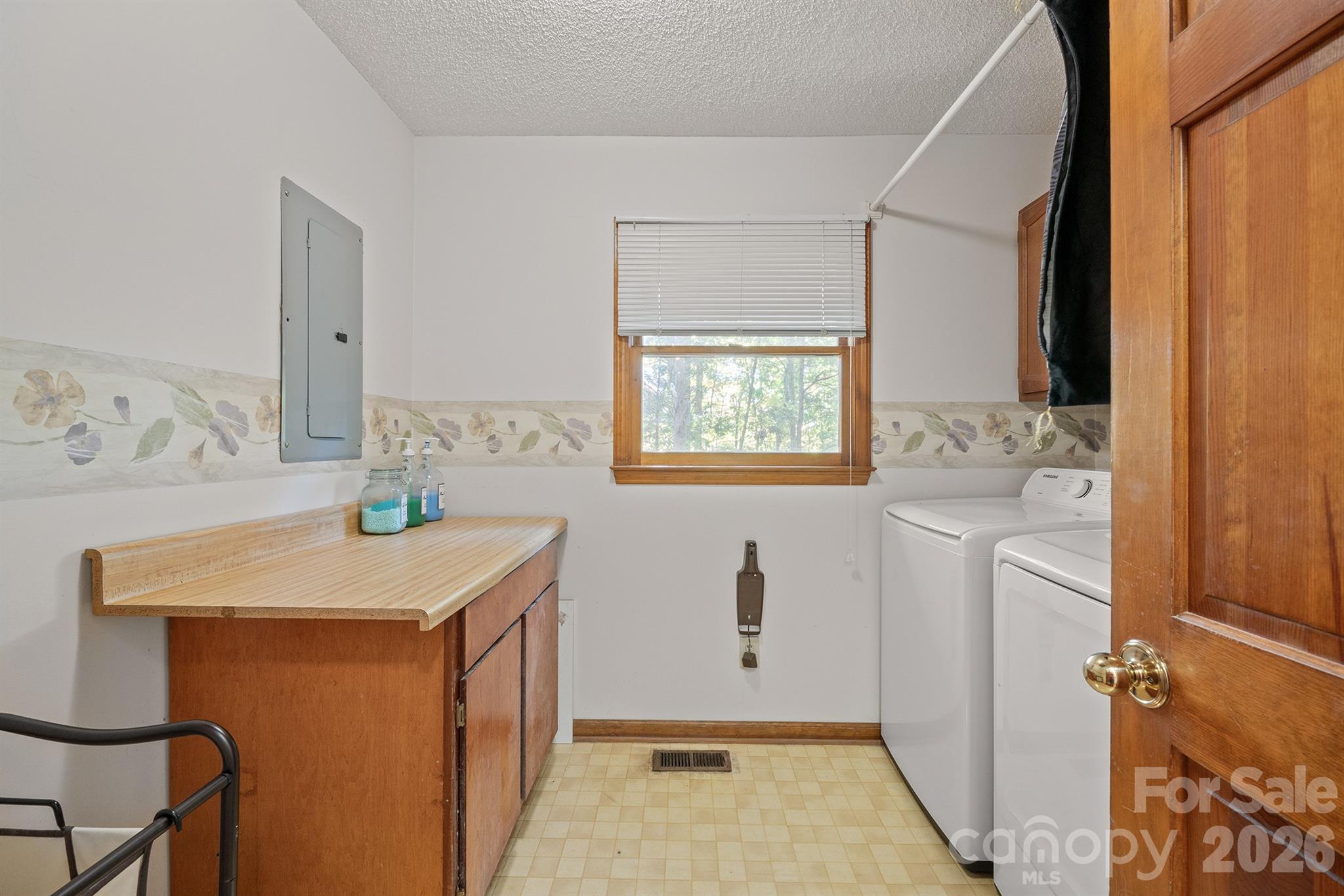 16003 Molokai Drive — Tega Cay