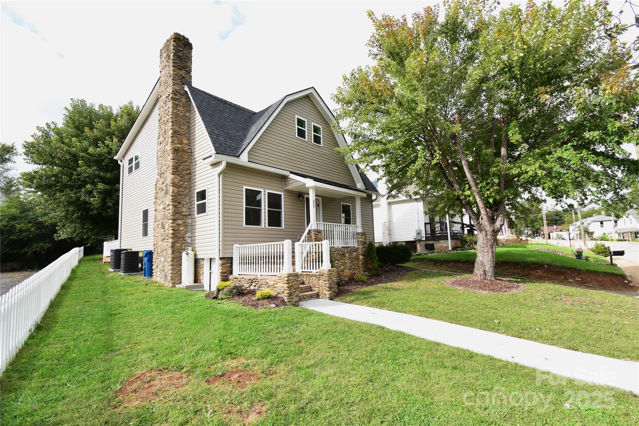 223 N Main Street — Canton