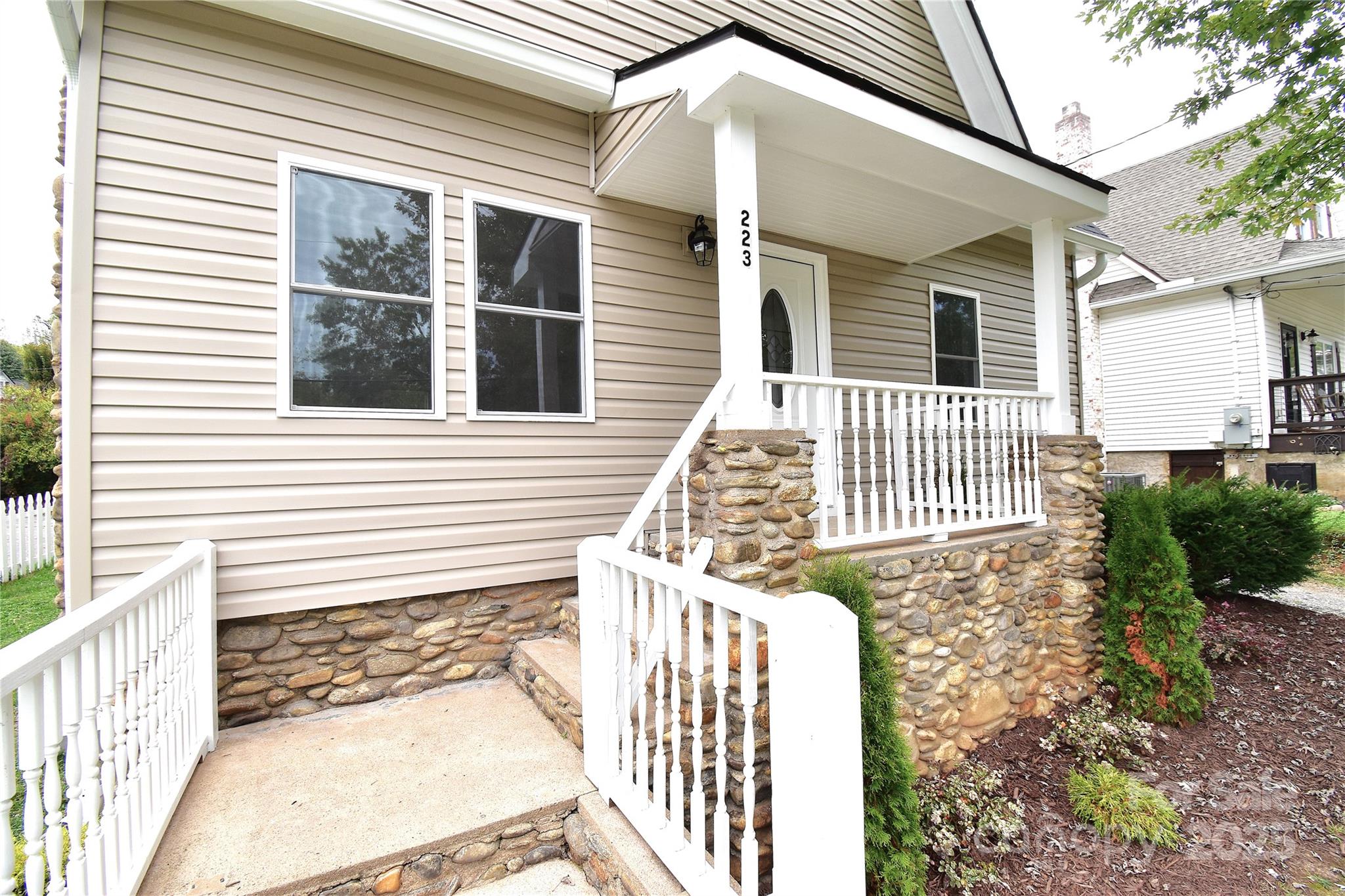 223 N Main Street — Canton