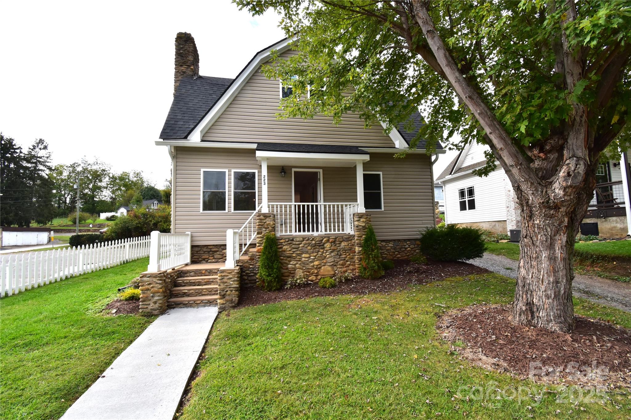 223 N Main Street — Canton