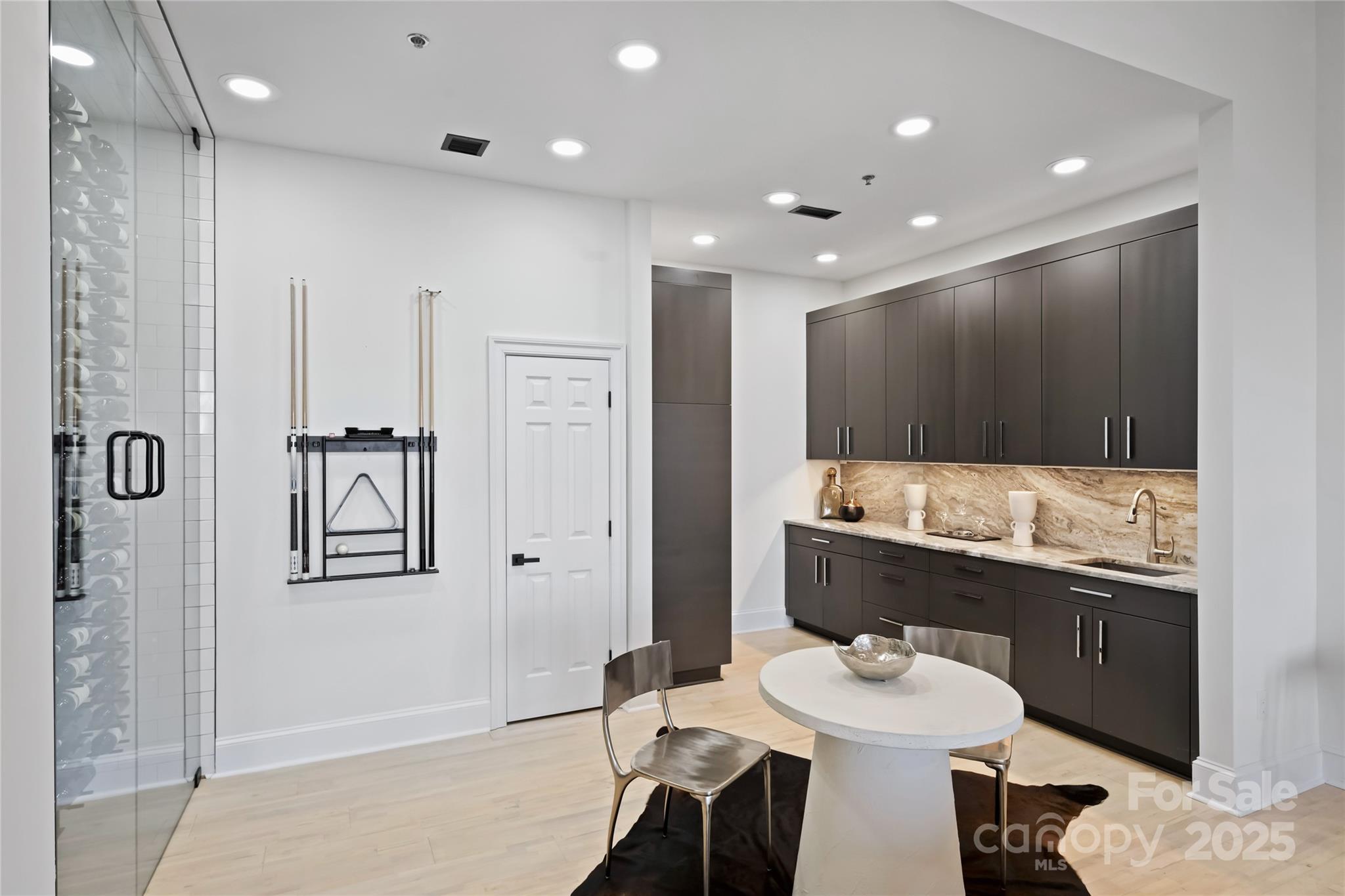 127 N Tryon Street #615 — Charlotte