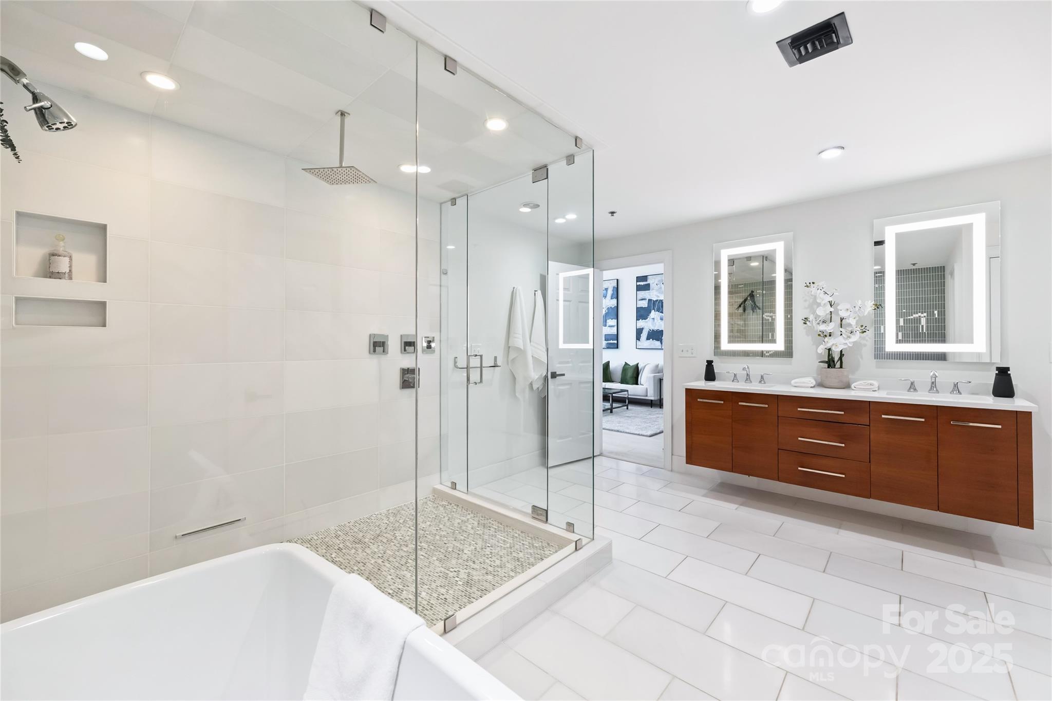 127 N Tryon Street #615 — Charlotte