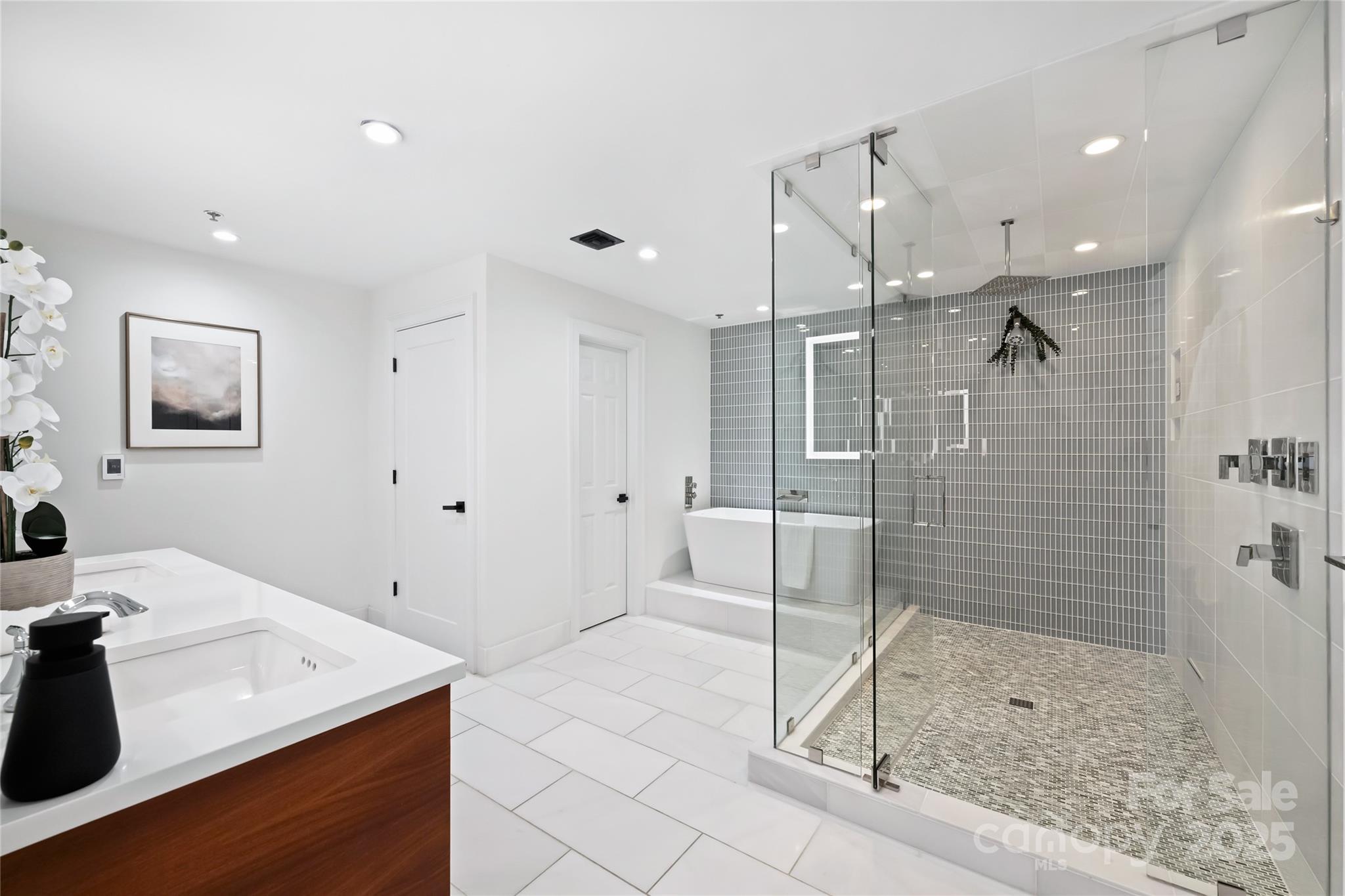 127 N Tryon Street #615 — Charlotte