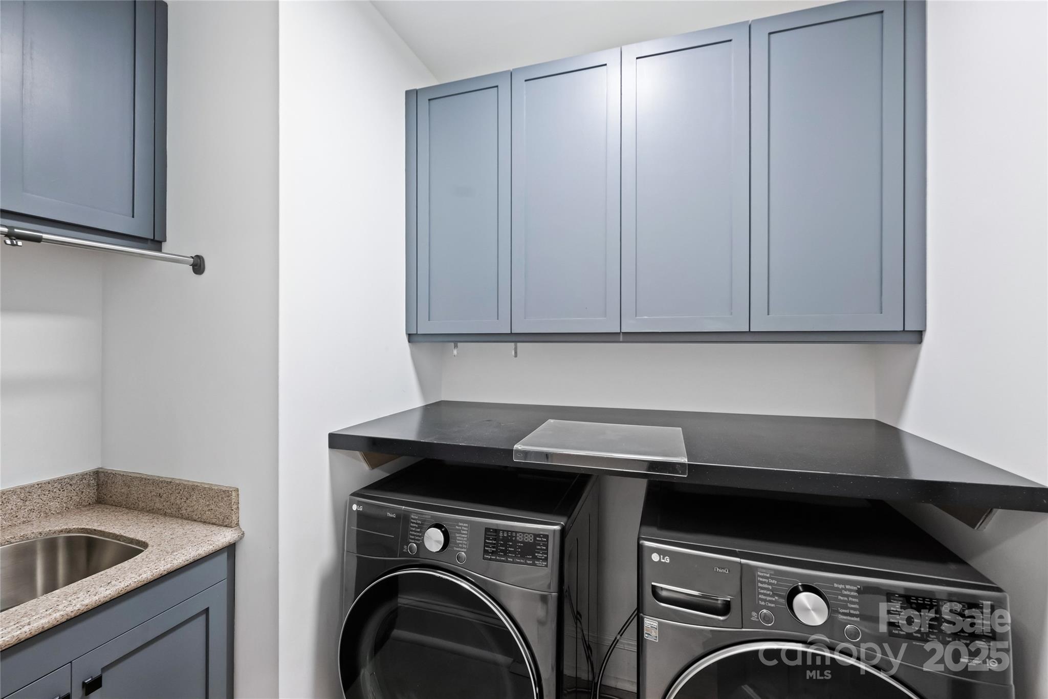 127 N Tryon Street #615 — Charlotte