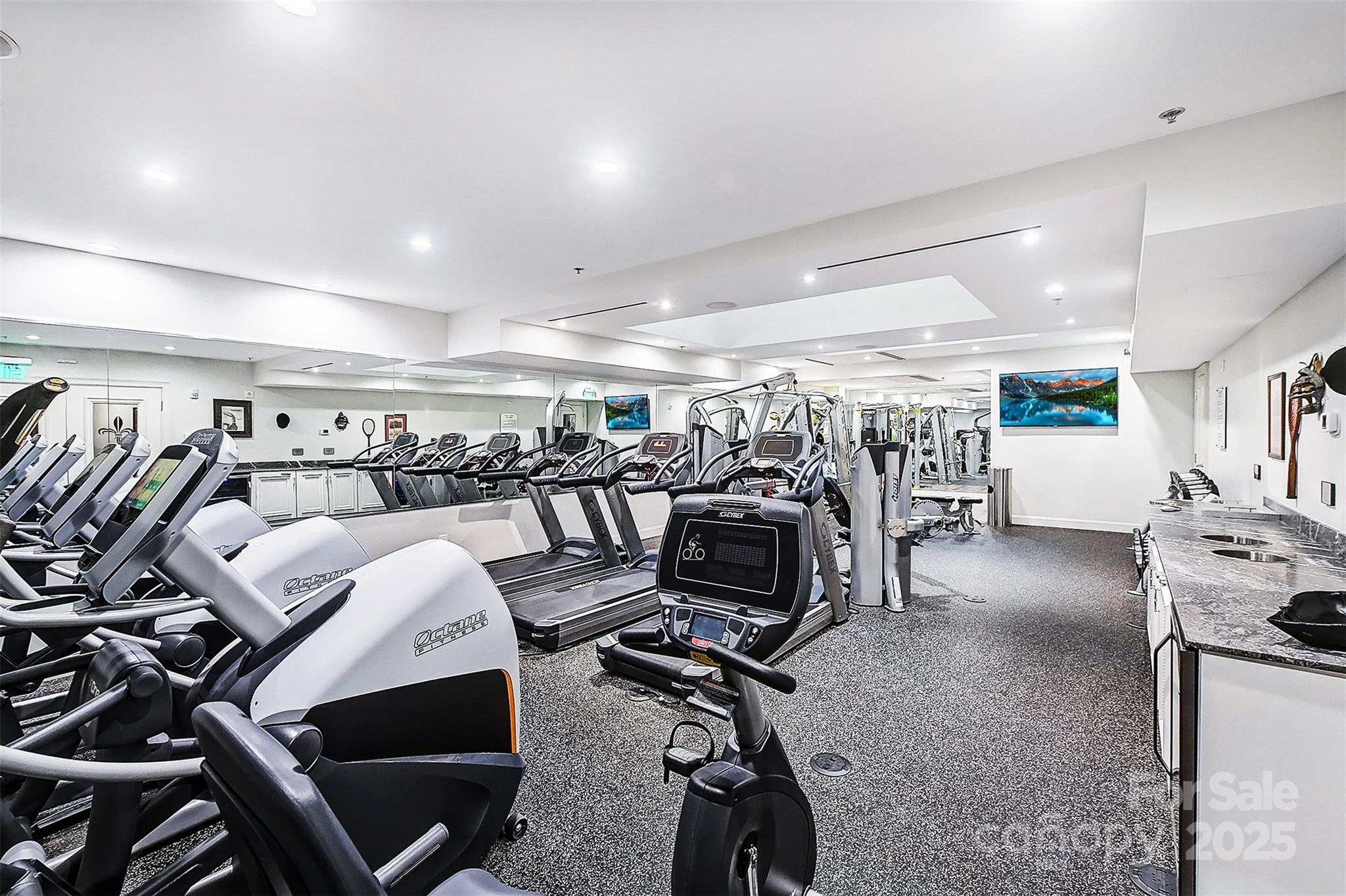 127 N Tryon Street #615 — Charlotte
