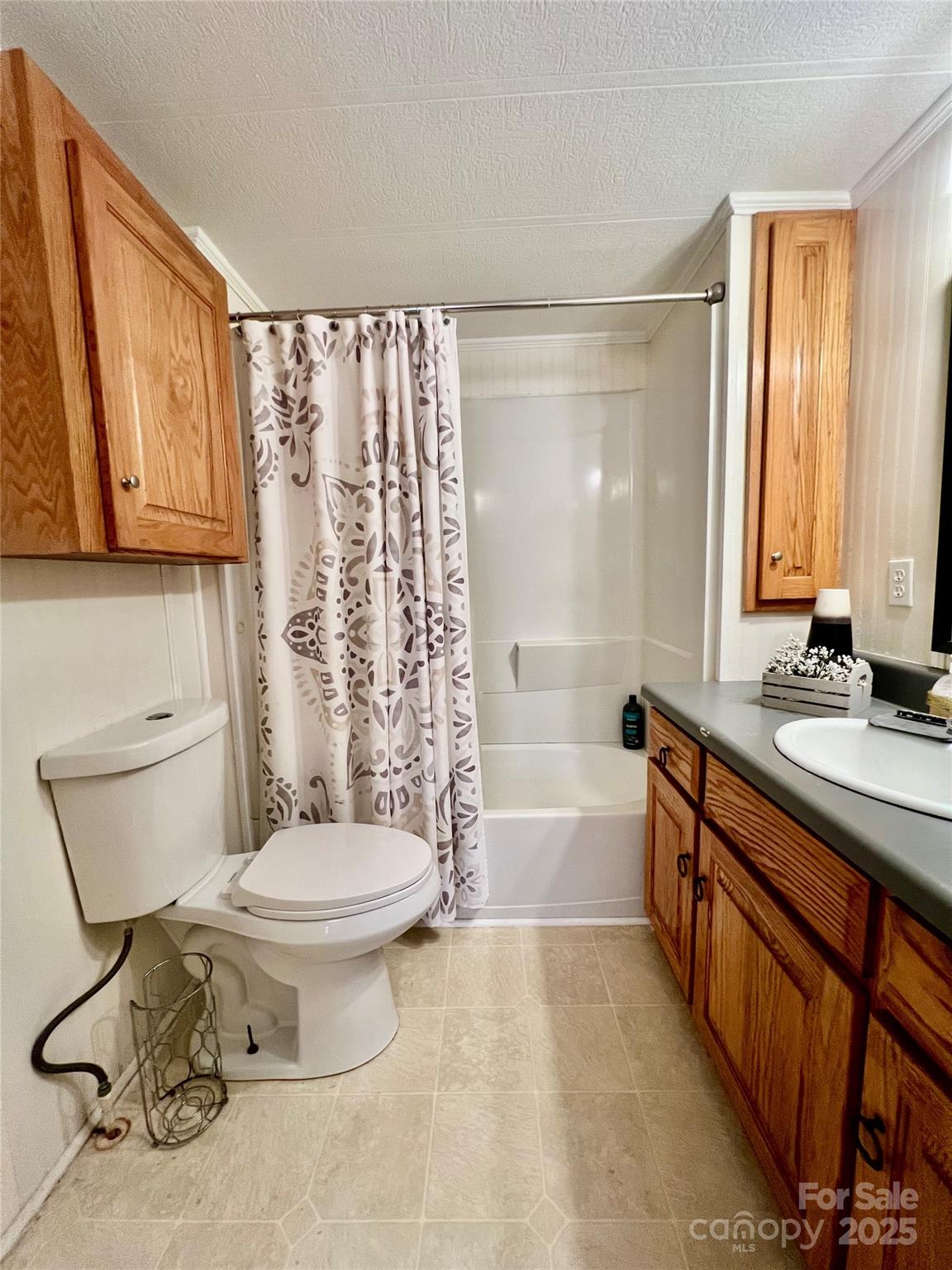 572 Mosteller Drive — Lancaster