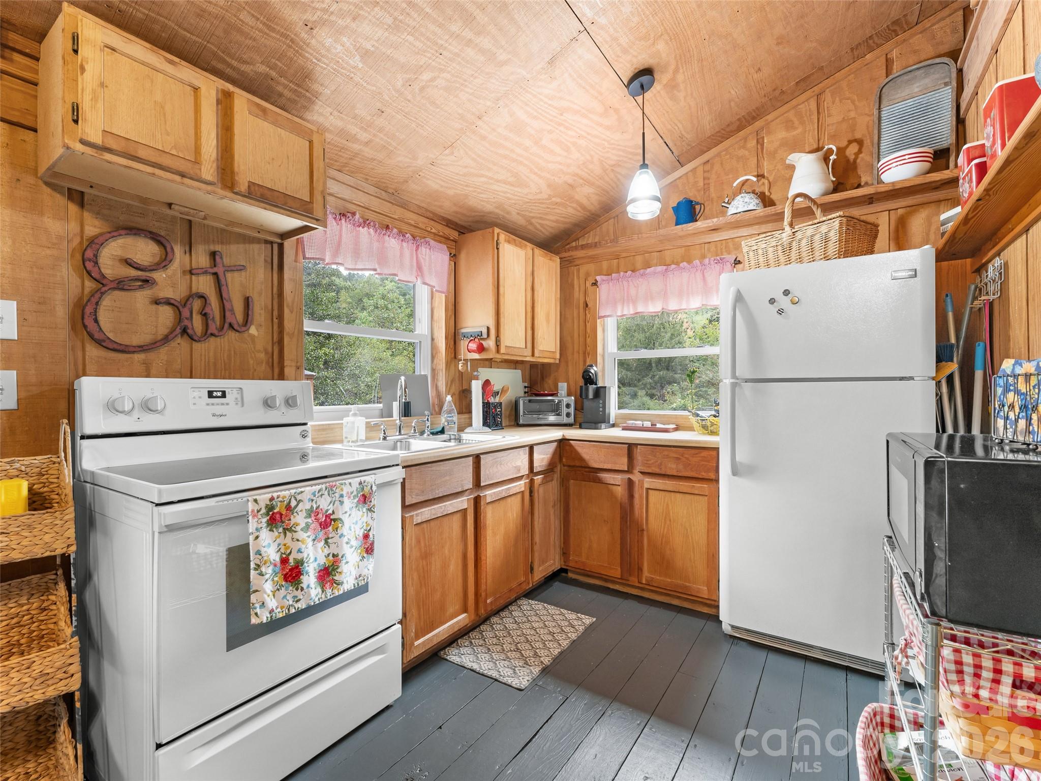 645 W Fork Creek Road — Saluda