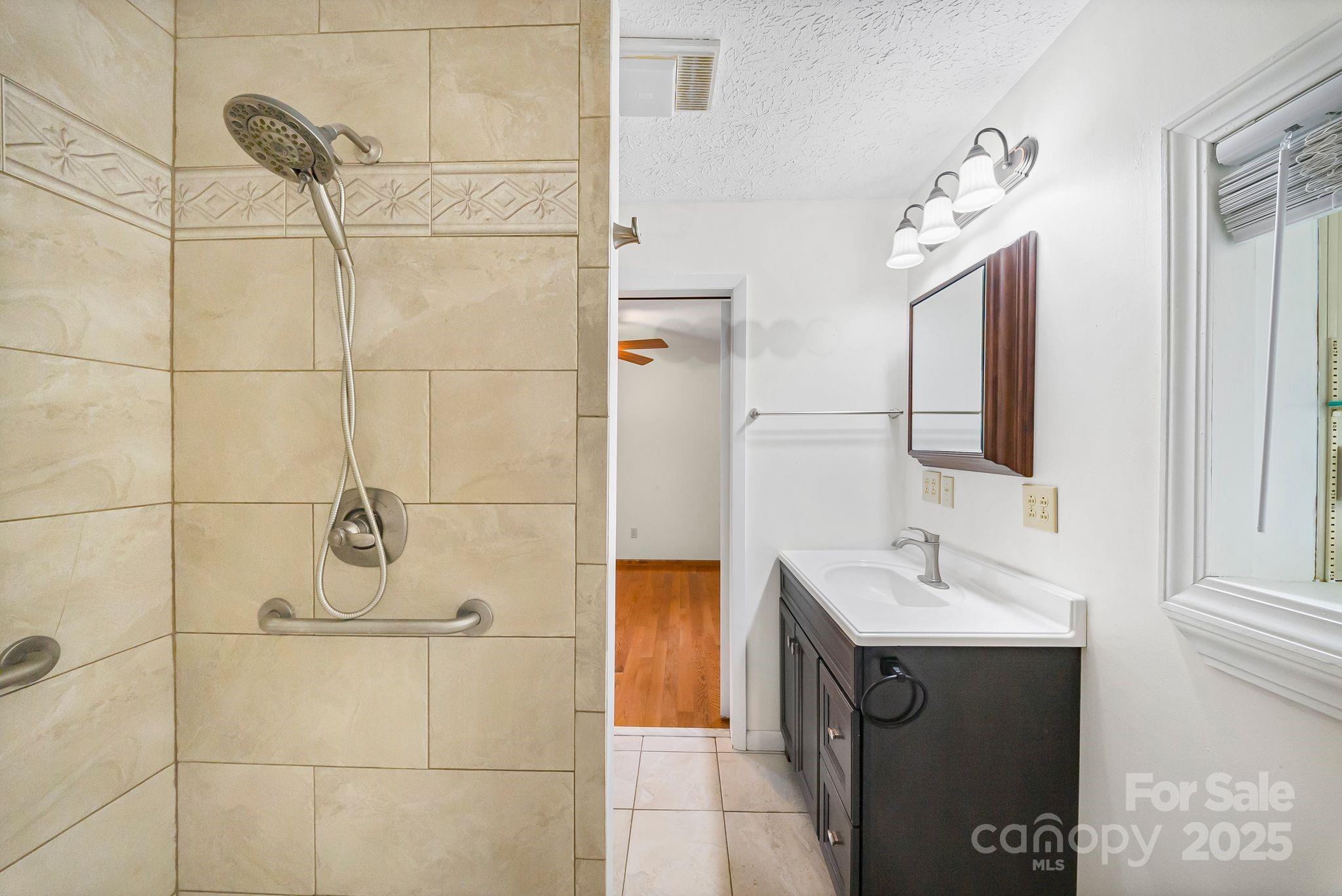 25 Mezzo Cove — Asheville